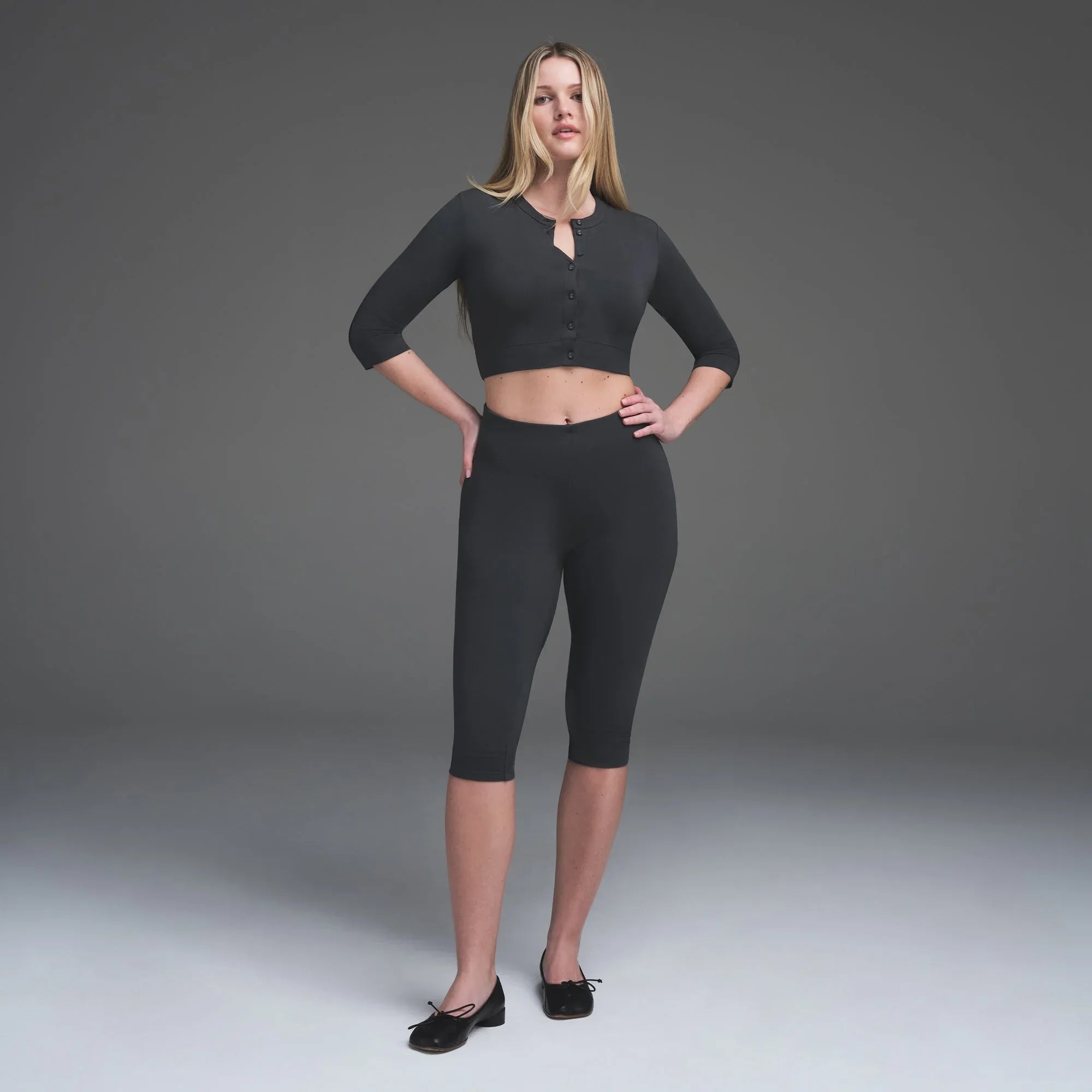 SKIMS SMOOTH LAYERS CAPRI | GRAPHITE - TAYT - My Suti