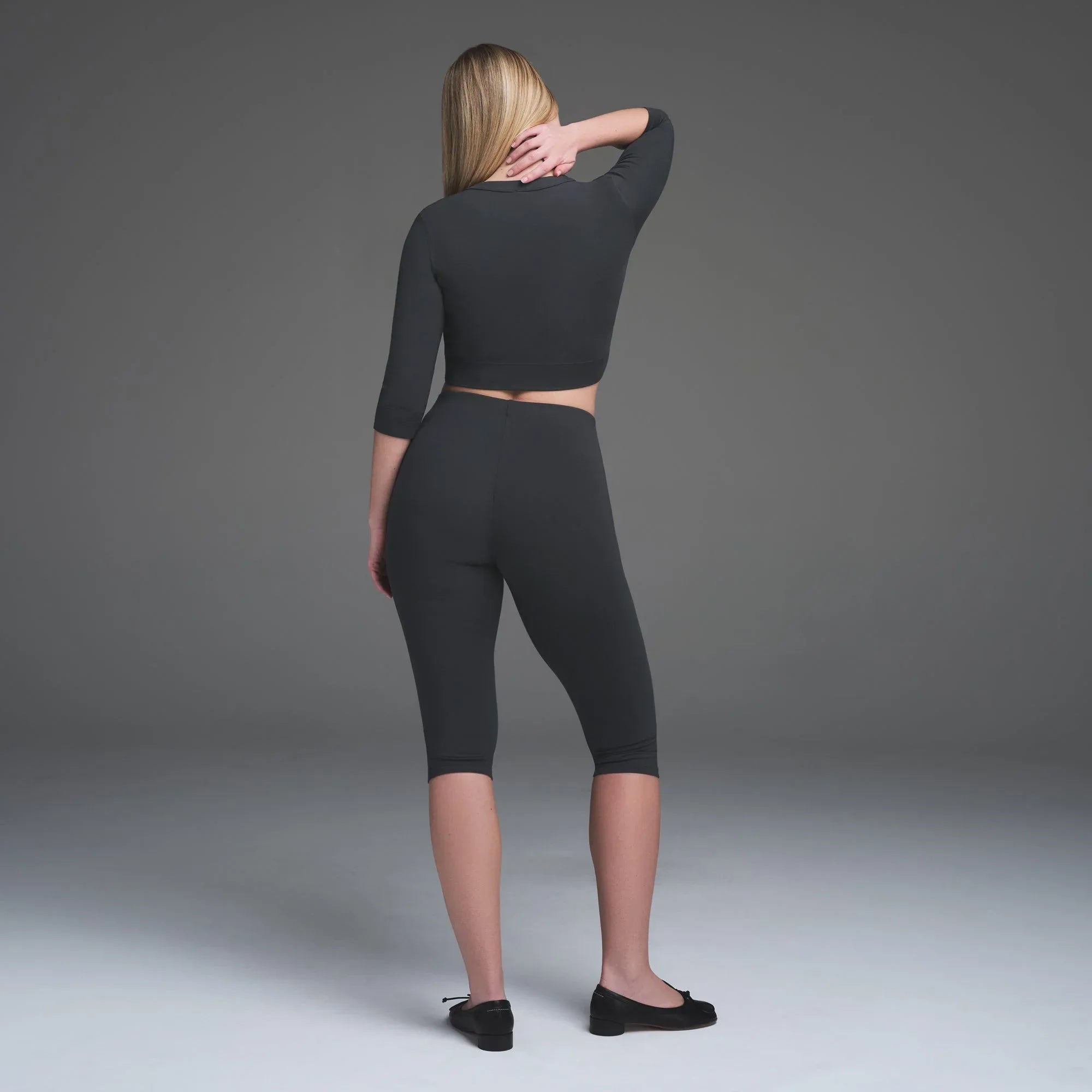 SKIMS SMOOTH LAYERS CAPRI | GRAPHITE - TAYT - My Suti