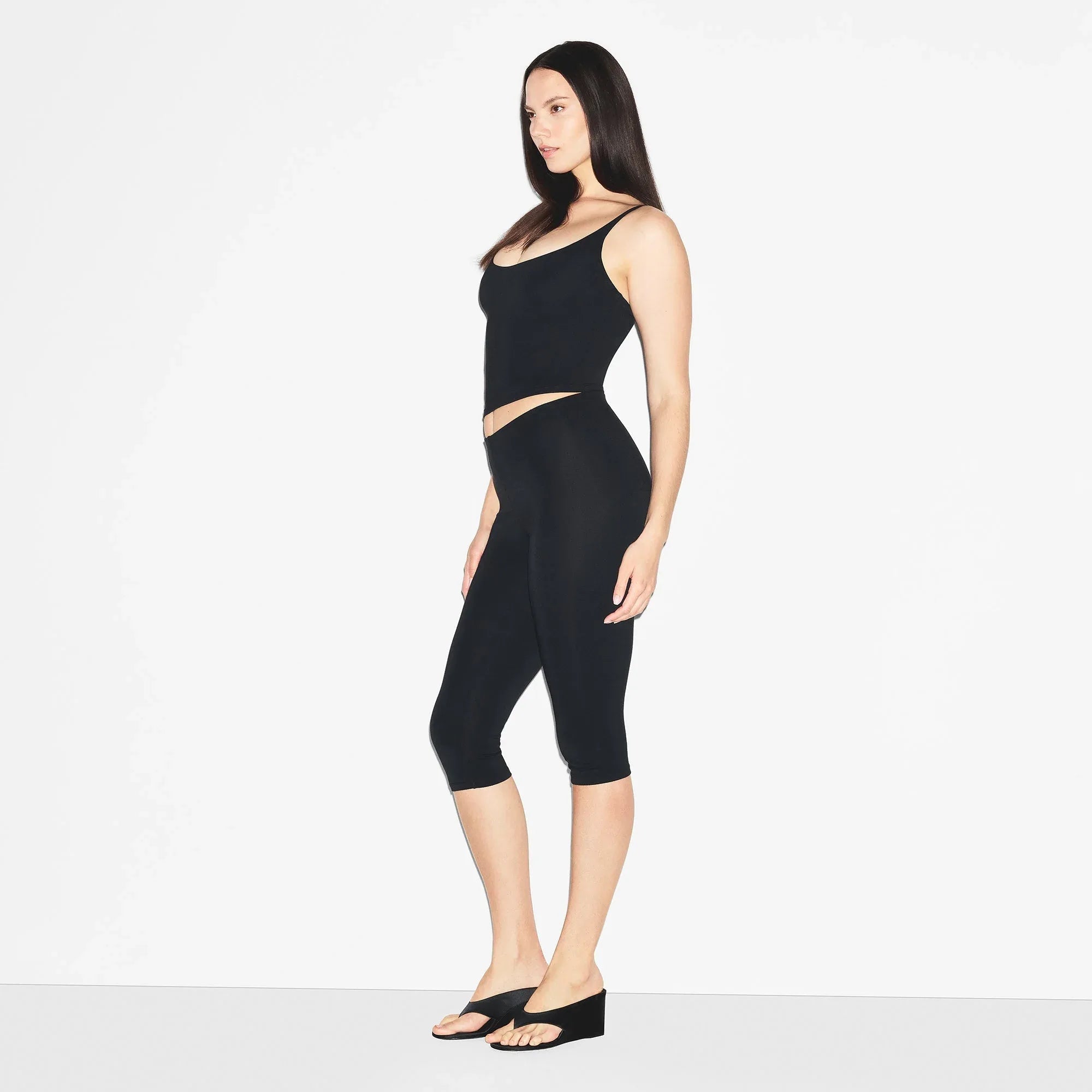 SKIMS SMOOTH LAYERS CAPRI | OBSIDIAN - TAYT - My Suti