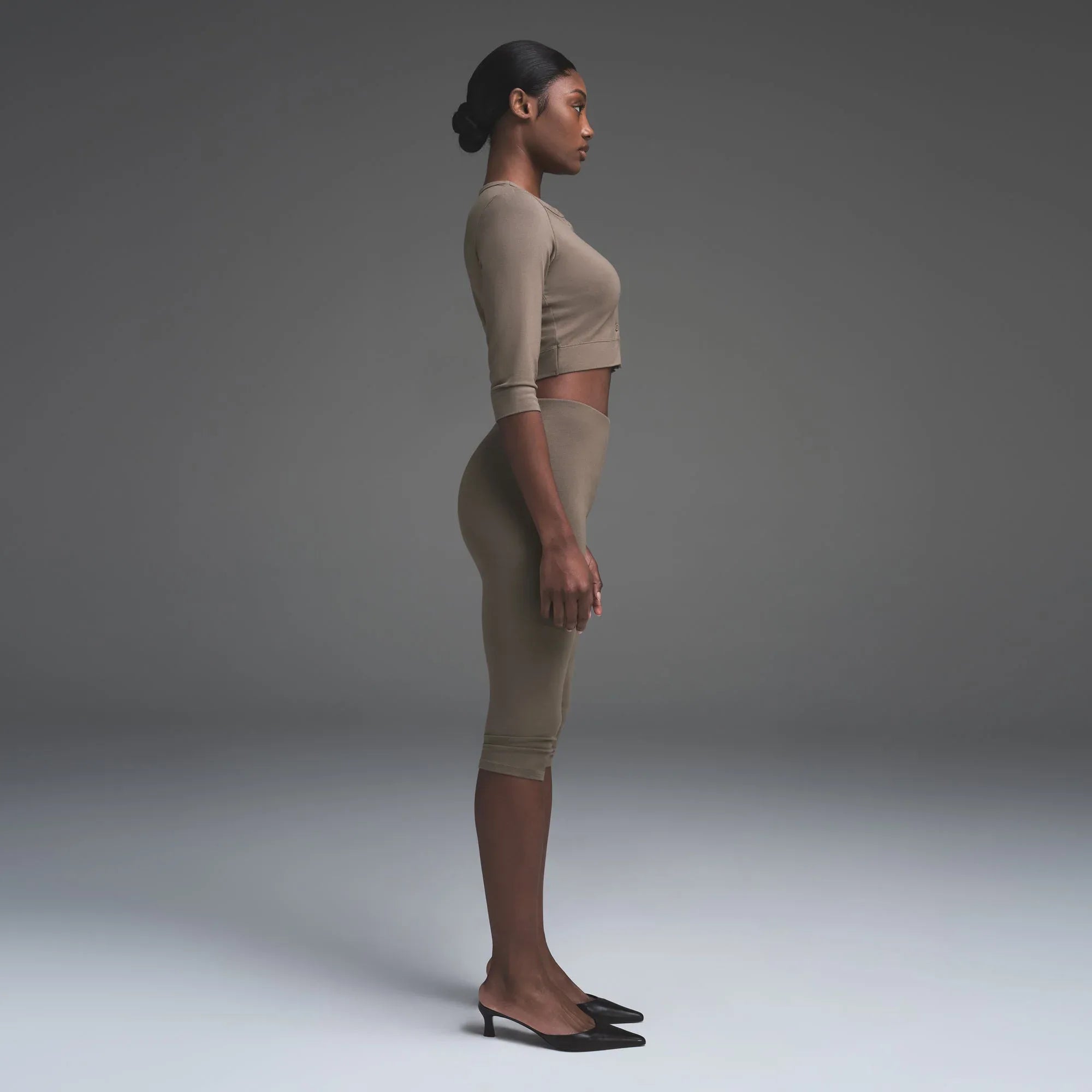 SKIMS SMOOTH LAYERS CAPRI | TRUFFLE - TAYT - My Suti