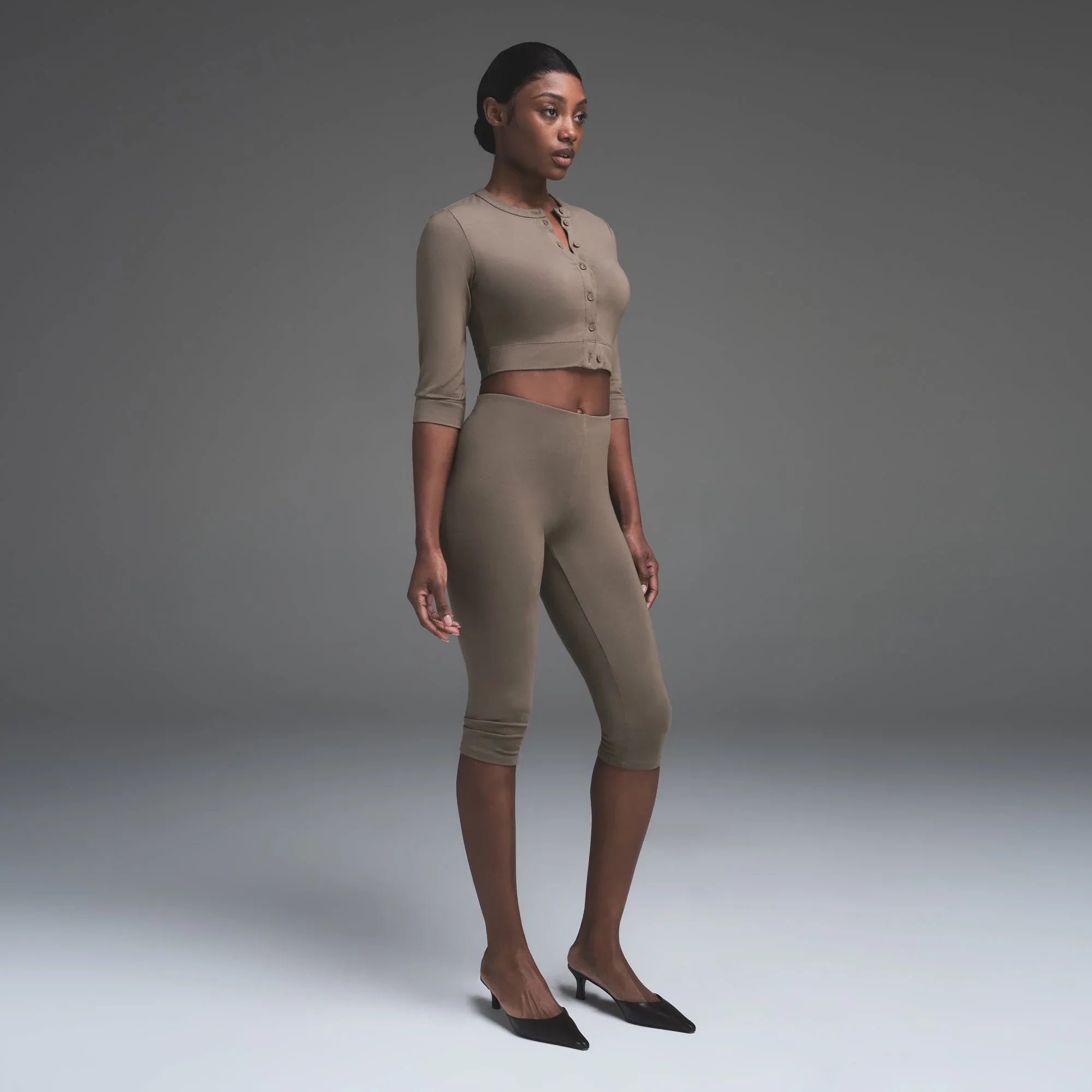 SKIMS SMOOTH LAYERS CAPRI | TRUFFLE - TAYT - My Suti