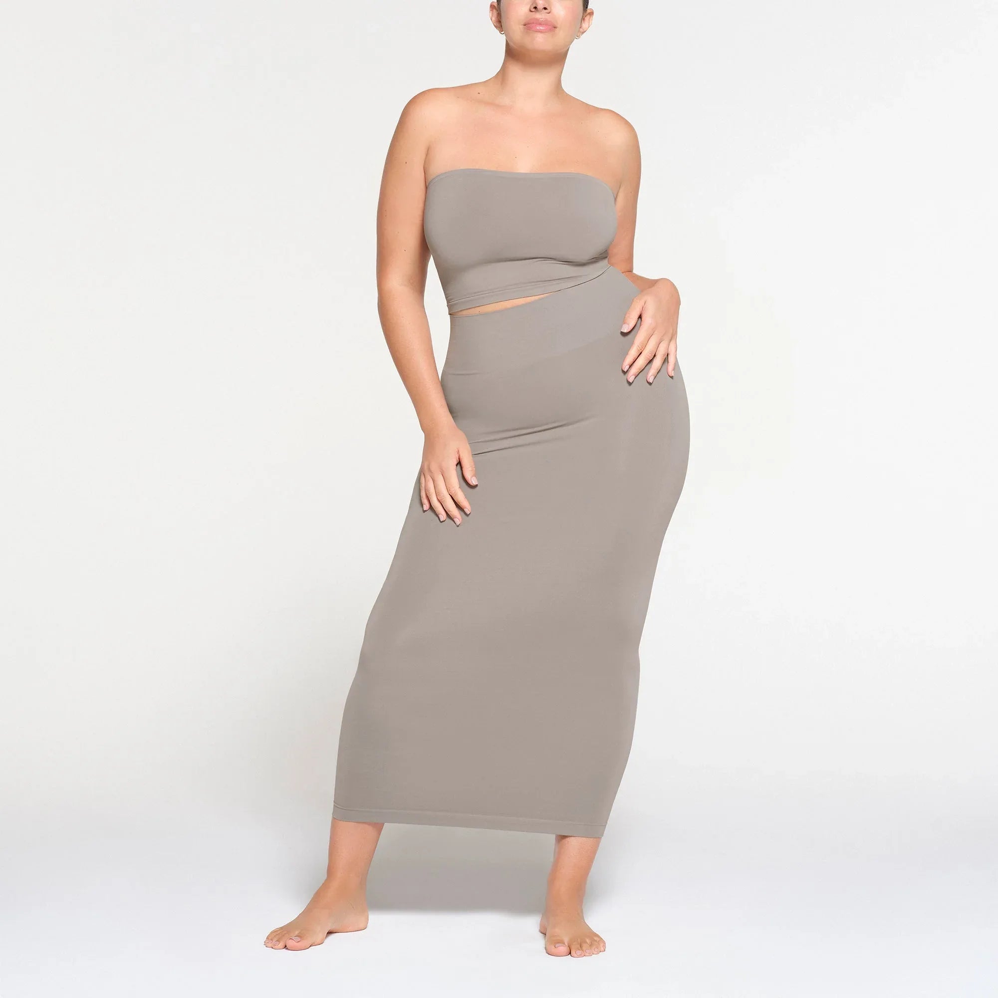 SKIMS SOFT SMOOTHING SEAMLESS LONG TUBE SKIRT | SMOKE - ETEK - My Suti
