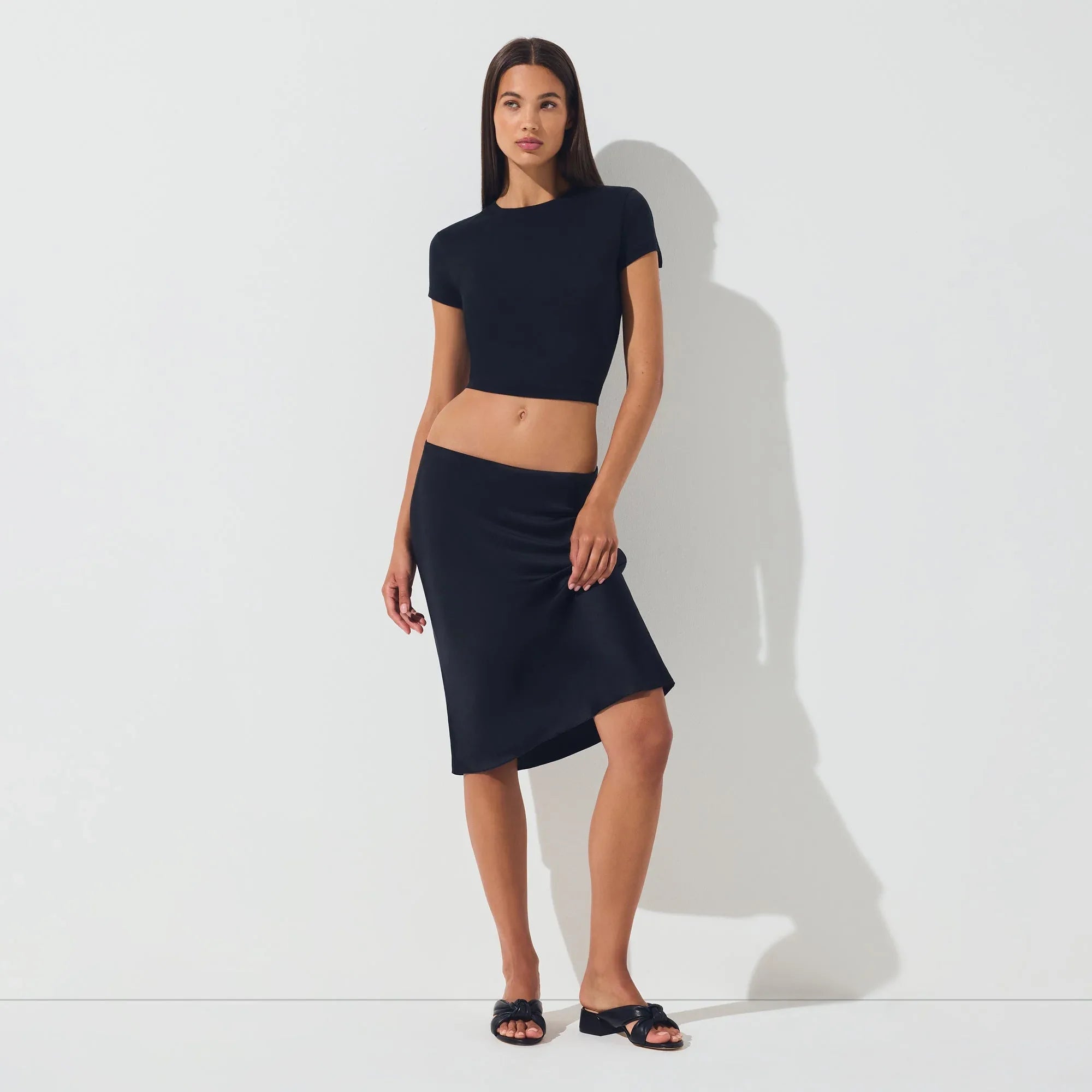SKIMS SILK MIDI SKIRT | ONYX - ETEK - My Suti