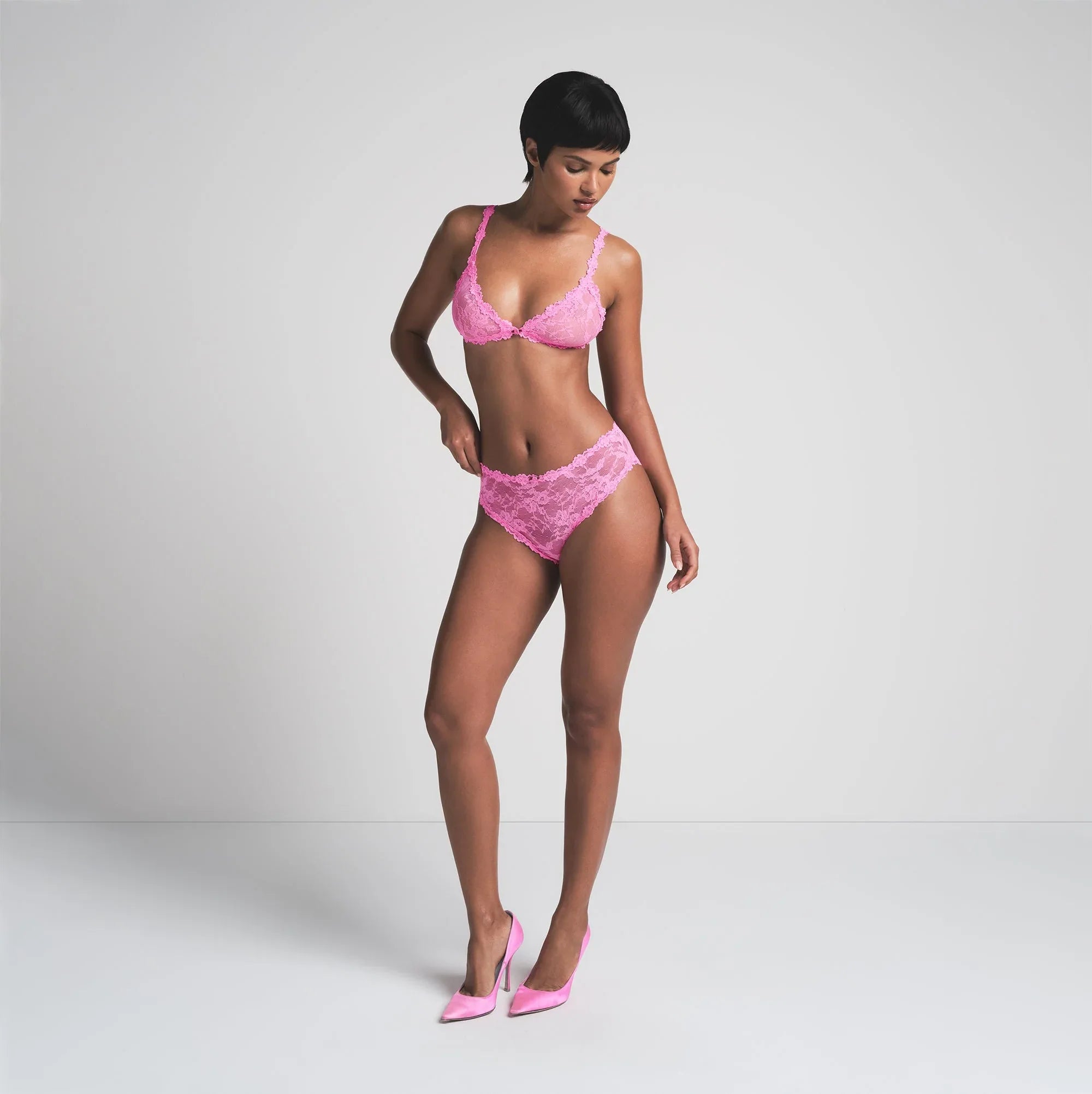 SKIMS STRETCH LACE BRIEF | SUGAR PINK - KÜLOT - My Suti