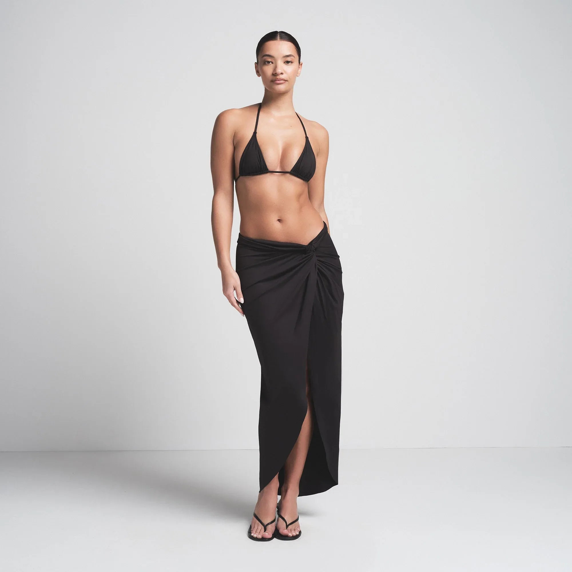 SKIMS SIGNATURE SWIM SARONG SKIRT | ONYX - ETEK - My Suti