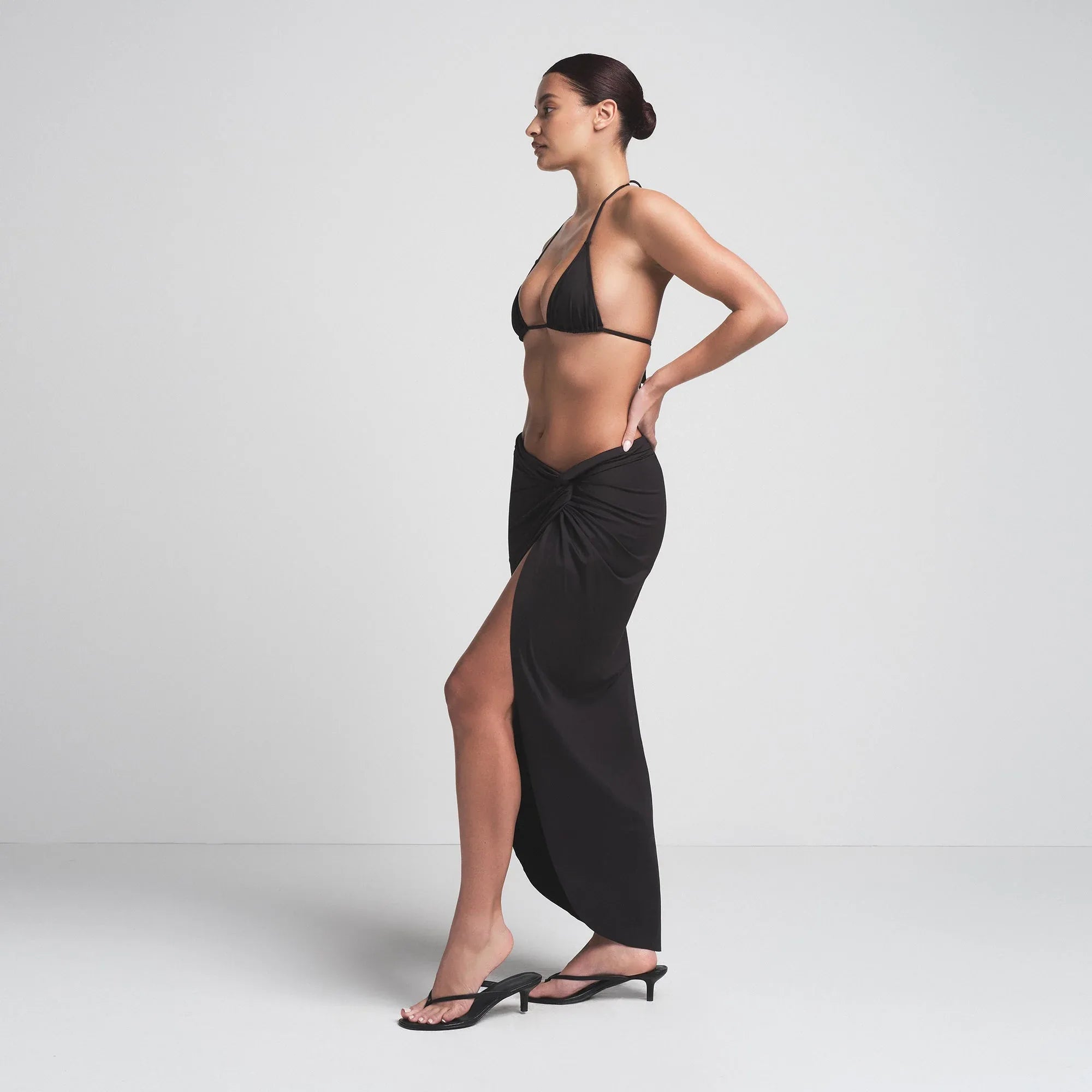 SKIMS SIGNATURE SWIM SARONG SKIRT | ONYX - ETEK - My Suti