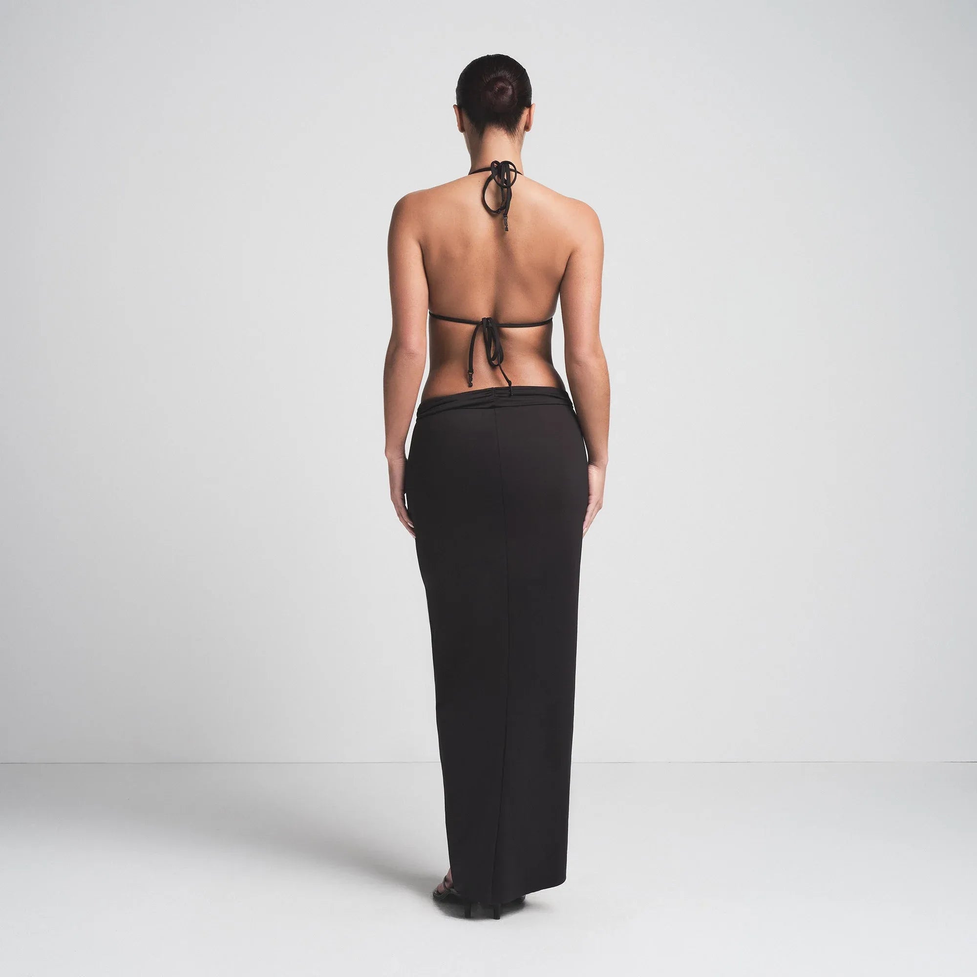 SKIMS SIGNATURE SWIM SARONG SKIRT | ONYX - ETEK - My Suti