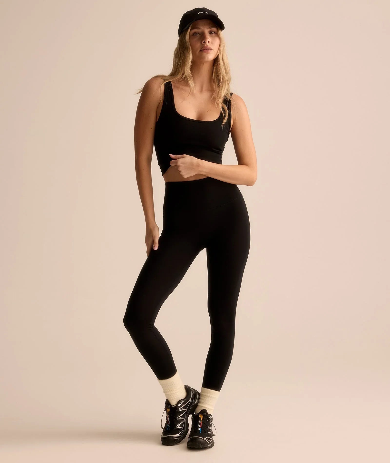 VEHLA CROPPED TANK - BLACK - Crop Atlet - My Suti