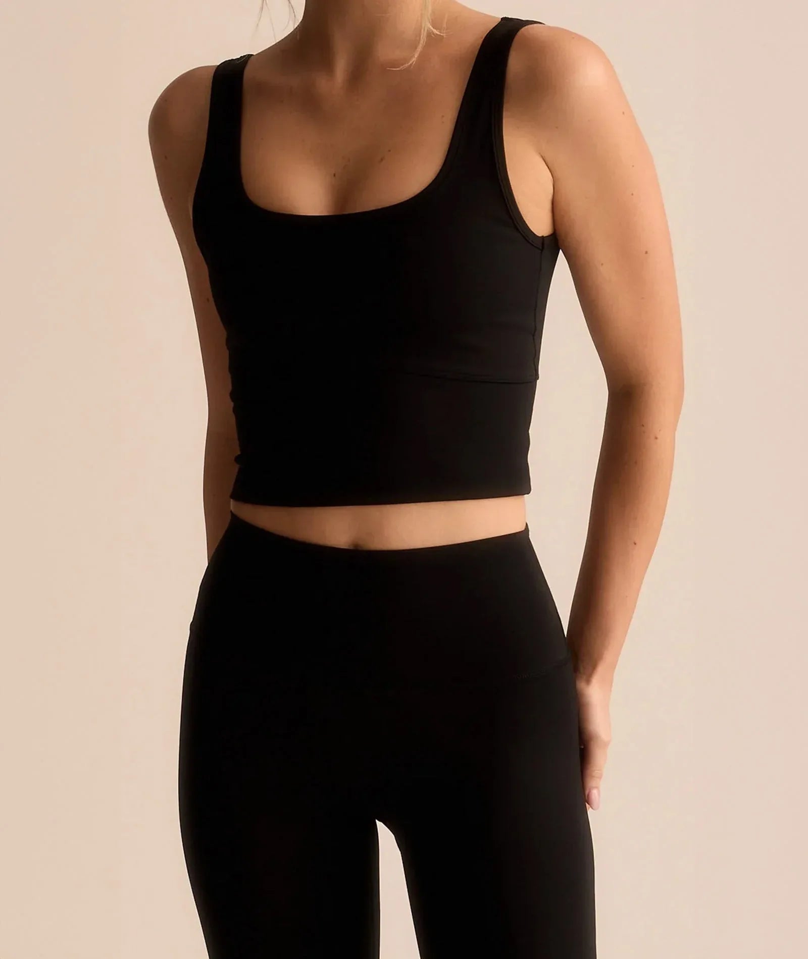 VEHLA CROPPED TANK - BLACK - Crop Atlet - My Suti