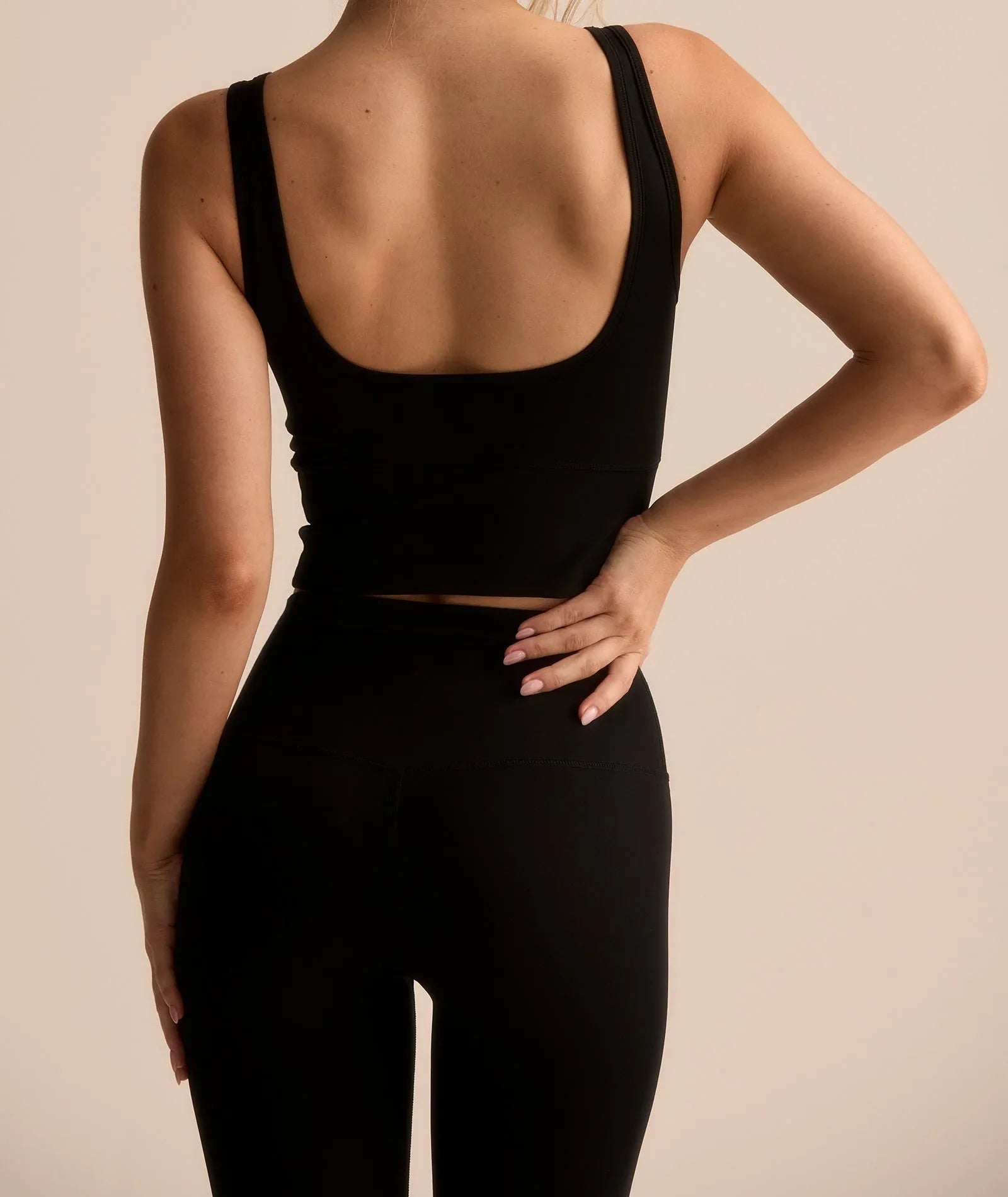 VEHLA CROPPED TANK - BLACK - Crop Atlet - My Suti