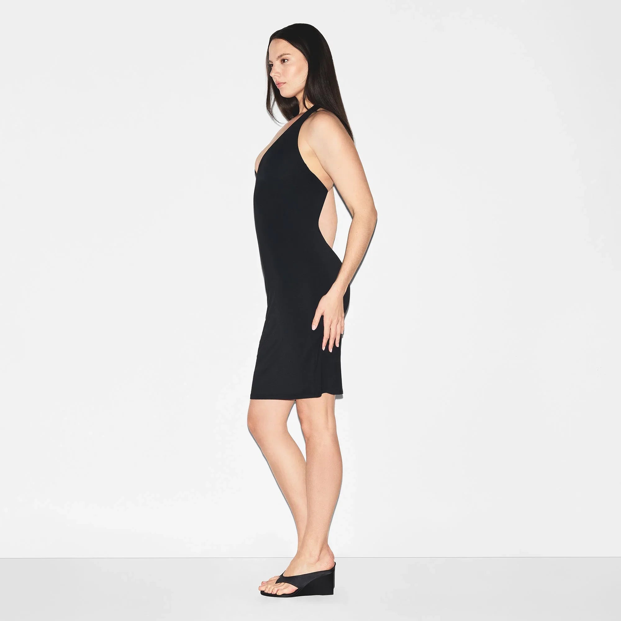 SKIMS SMOOTH LAYERS PLUNGE HALTER MIDI DRESS | OBSIDIAN - ELBİSE - My Suti