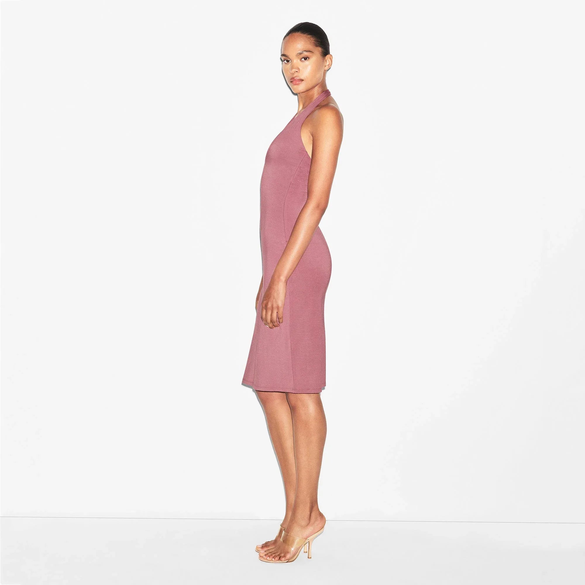 SKIMS SMOOTH LAYERS PLUNGE HALTER MIDI DRESS | REDWOOD - ELBİSE - My Suti