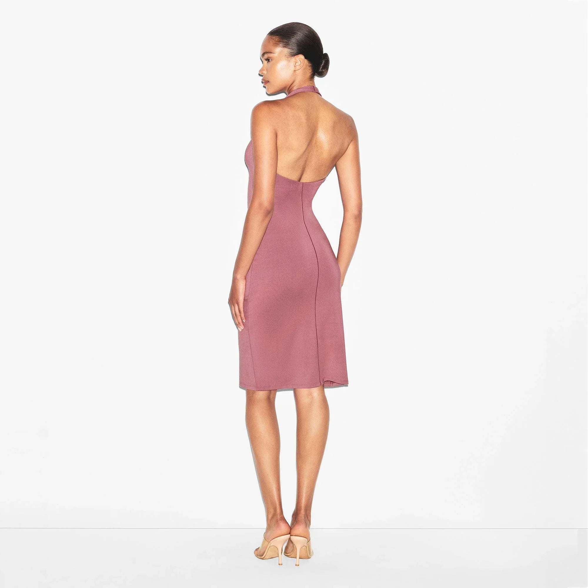 SKIMS SMOOTH LAYERS PLUNGE HALTER MIDI DRESS | REDWOOD - ELBİSE - My Suti