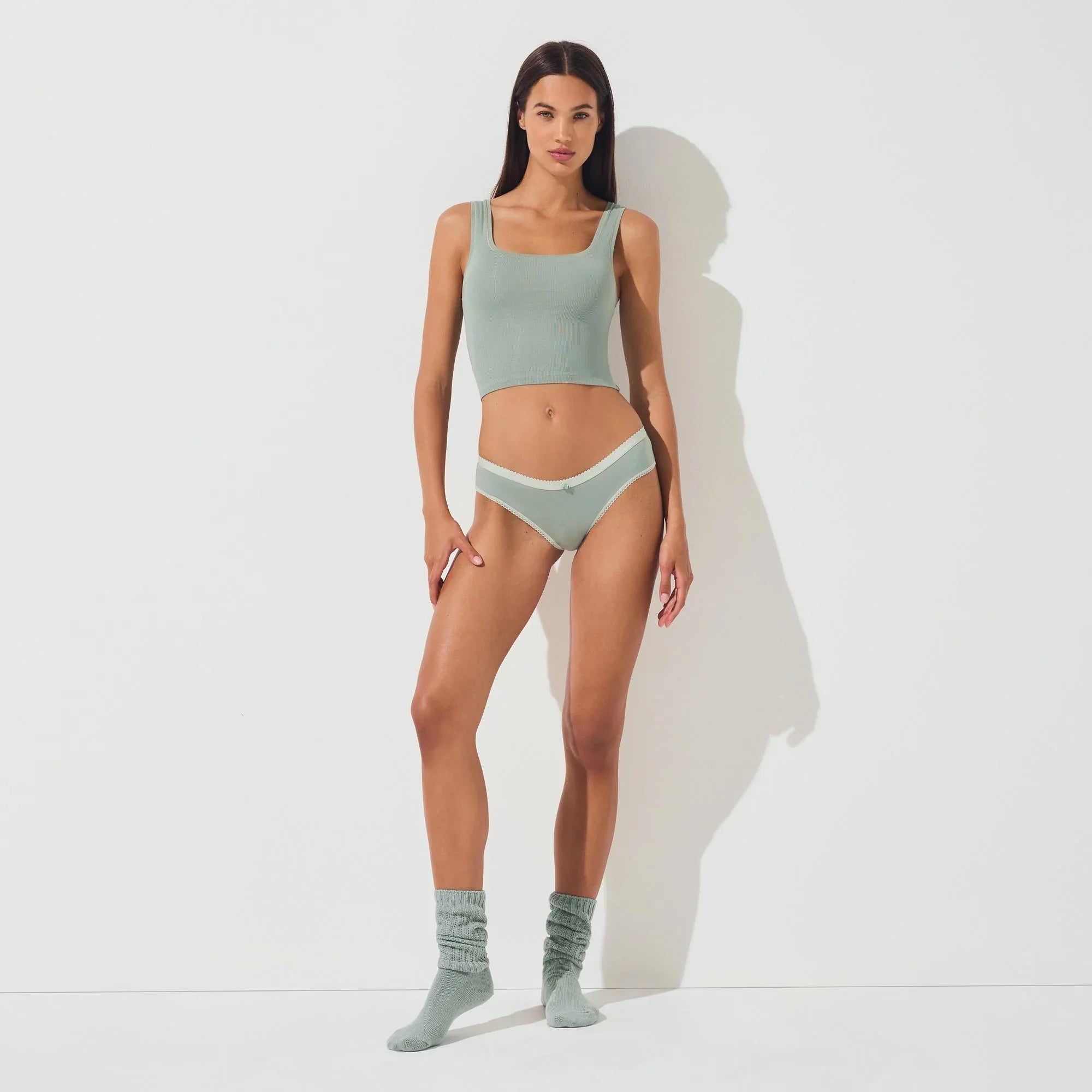 SKIMS LIGHTWEIGHT COTTON LOGO PICOT HIPSTER 7-PACK | SNOW MINERAL MULTI - HİPSTER - My Suti