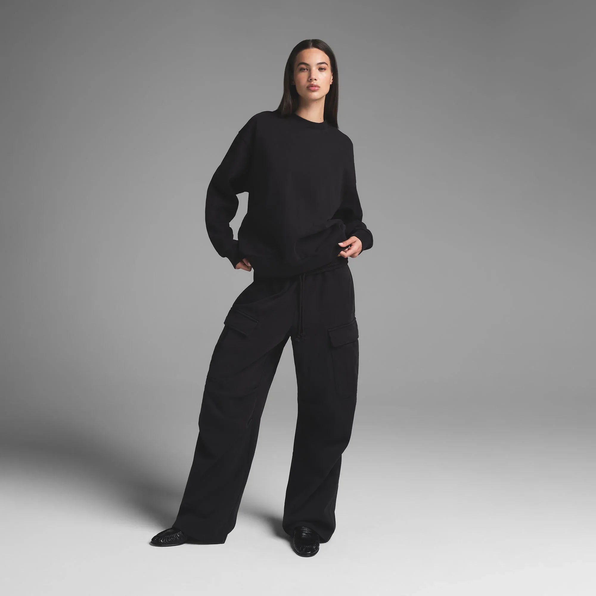 SKIMS BOYFRIEND FLEECE CREWNECK | WASHED ONYX - KAZAK - My Suti