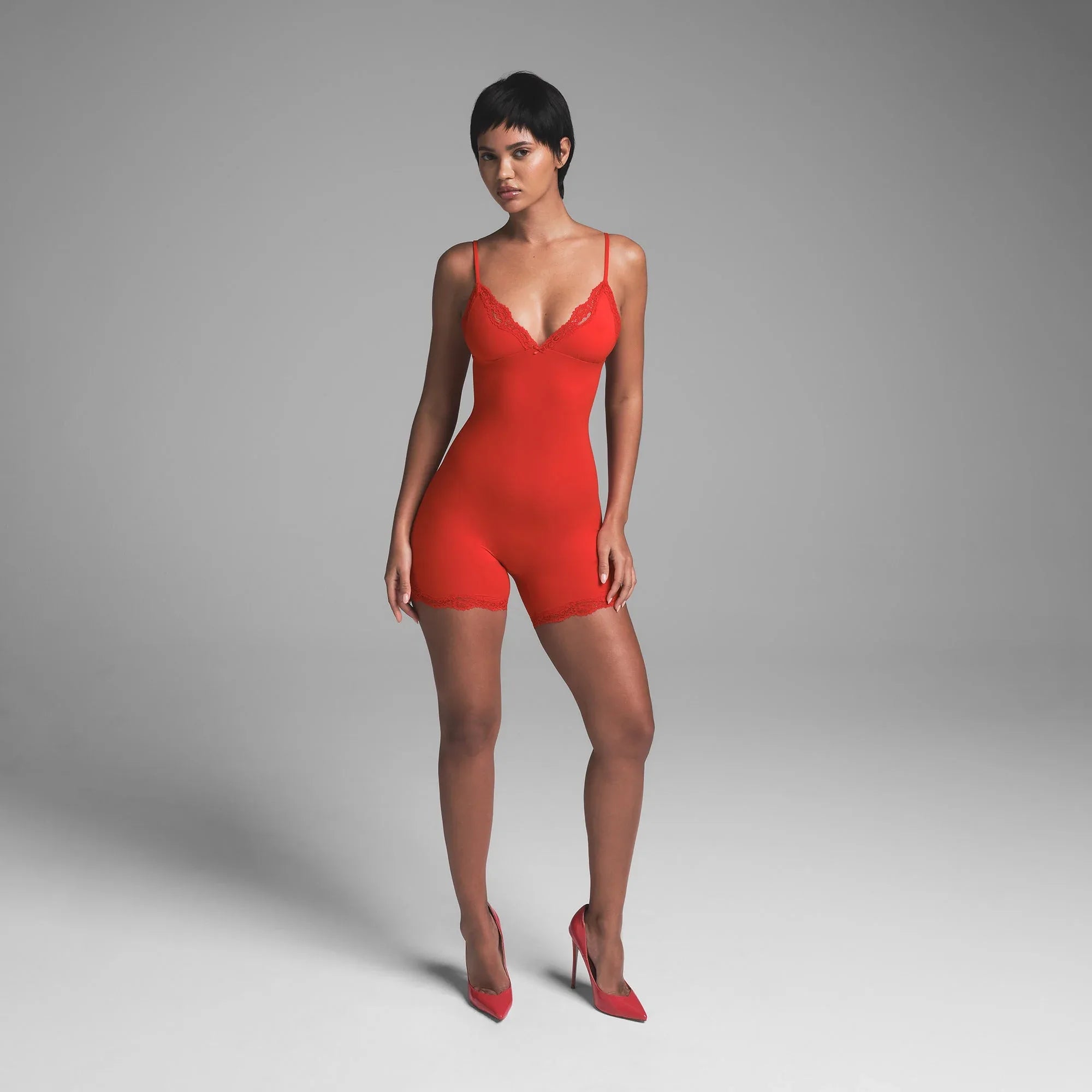 SKIMS FITS EVERYBODY LACE TRIANGLE ONESIE | CAYENNE - ONESIE - My Suti