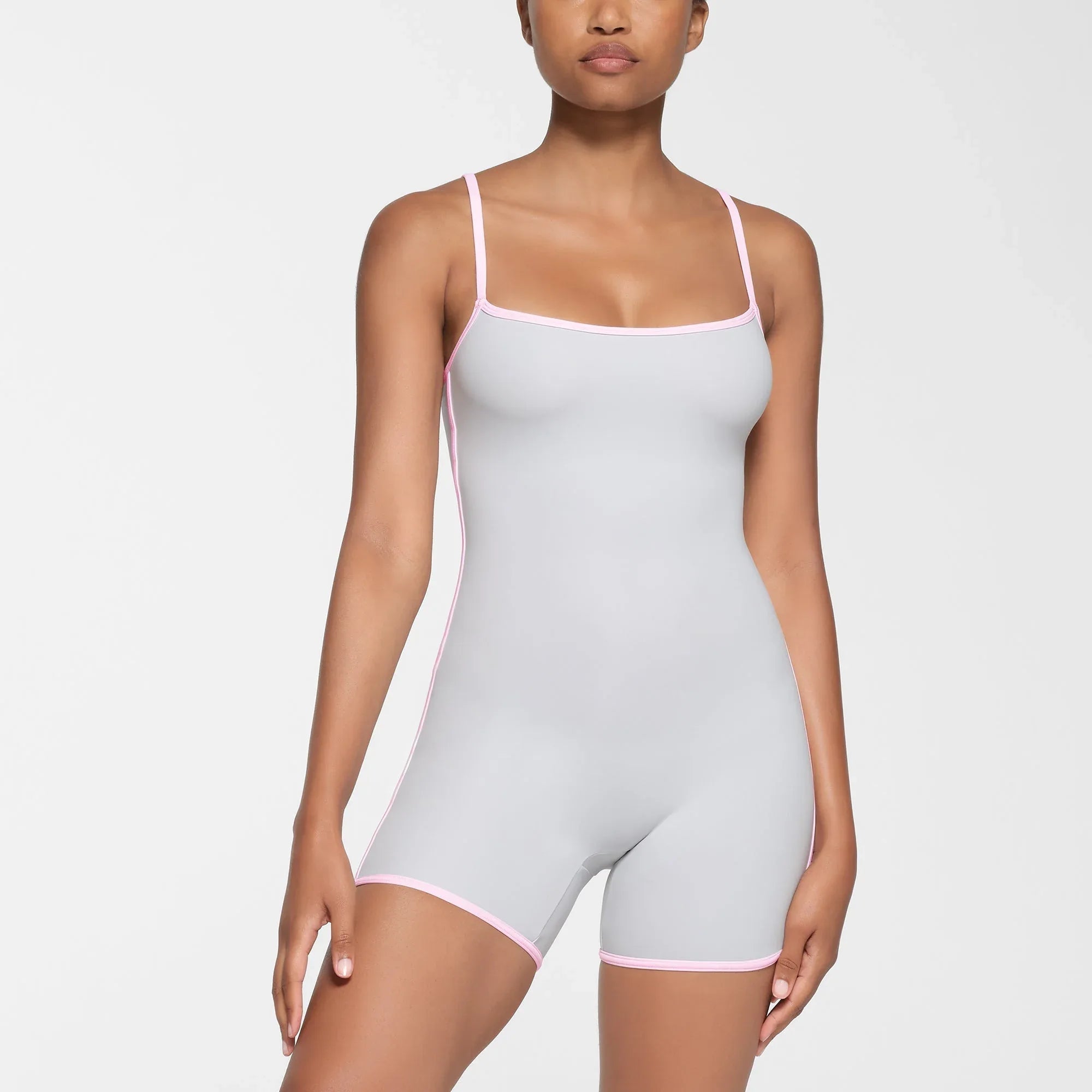 SKIMS FITS EVERYBODY CONTRAST TRIM ONESIE | PLATINUM - TEK PARÇA - My Suti