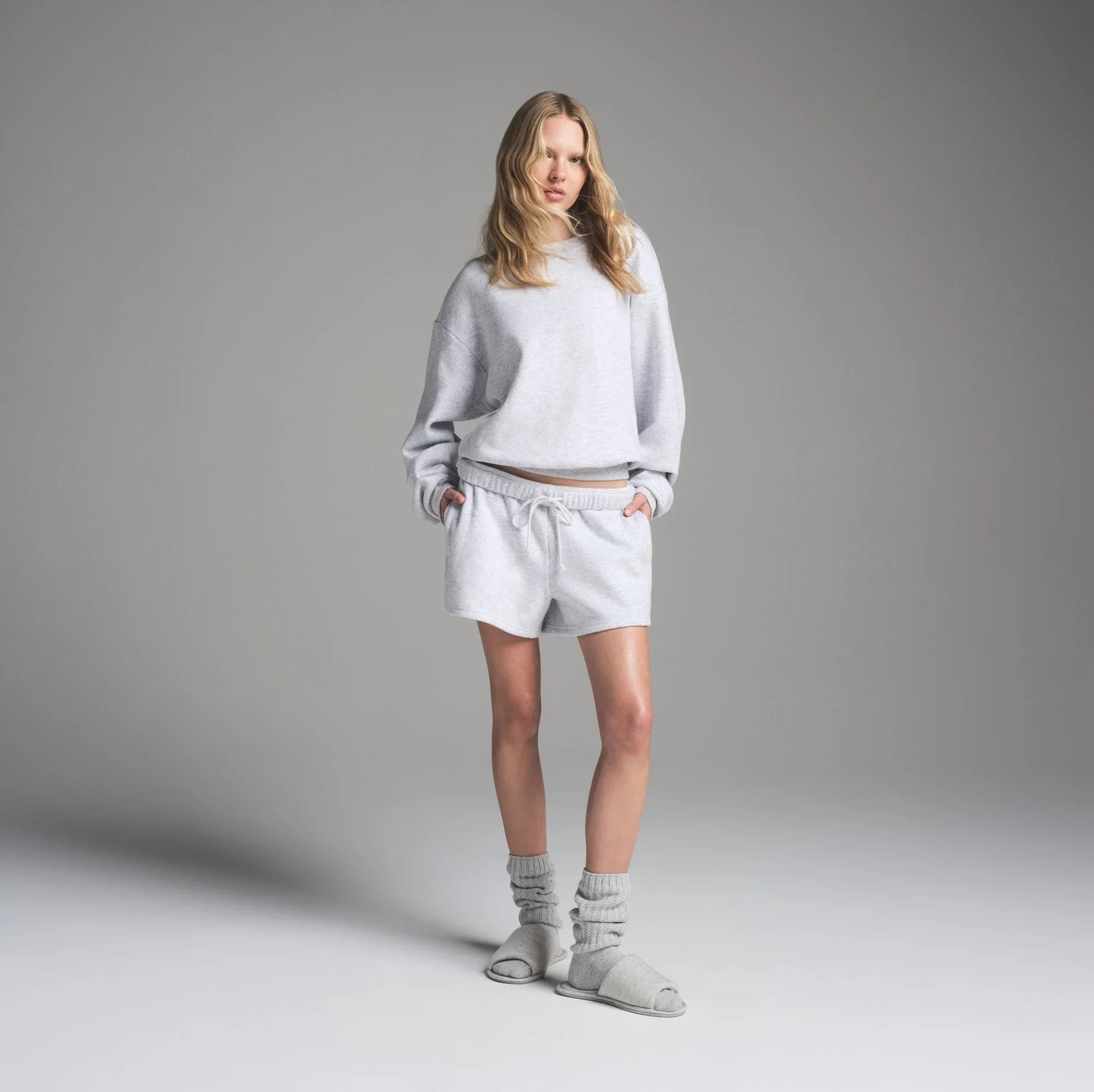 SKIMS COTTON FLEECE CLASSIC CREWNECK | LIGHT HEATHER GREY - KAZAK - My Suti