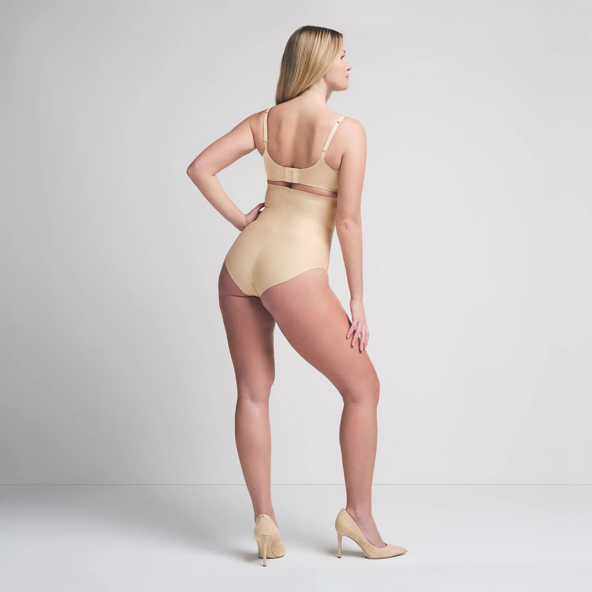 SKIMS BODY CORE SCULPT HIGH-WAISTED BRIEF | SAND - KÜLOT - My Suti