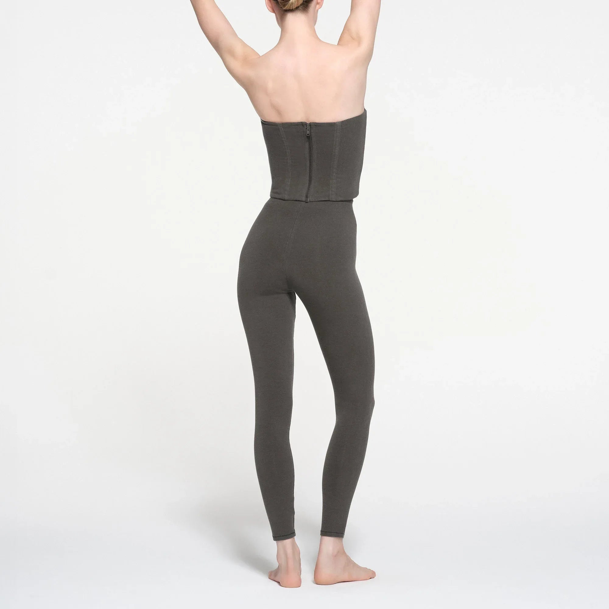 SKIMS OUTDOOR HIGH-WAISTED LEGGING | WASHED ONYX - TAYT - My Suti