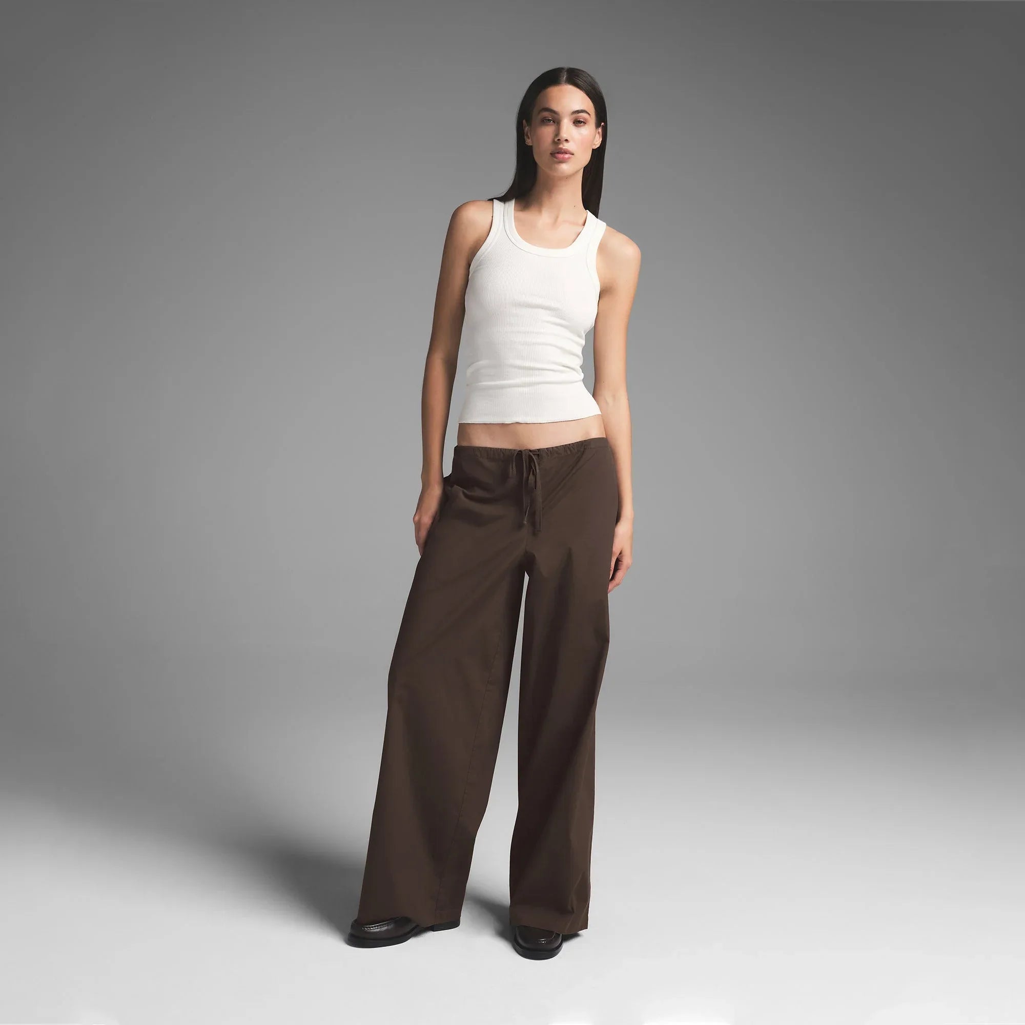 SKIMS COTTON POPLIN STRAIGHT LEG PANT | WASHED DARK SEPIA - PANTOLON - My Suti