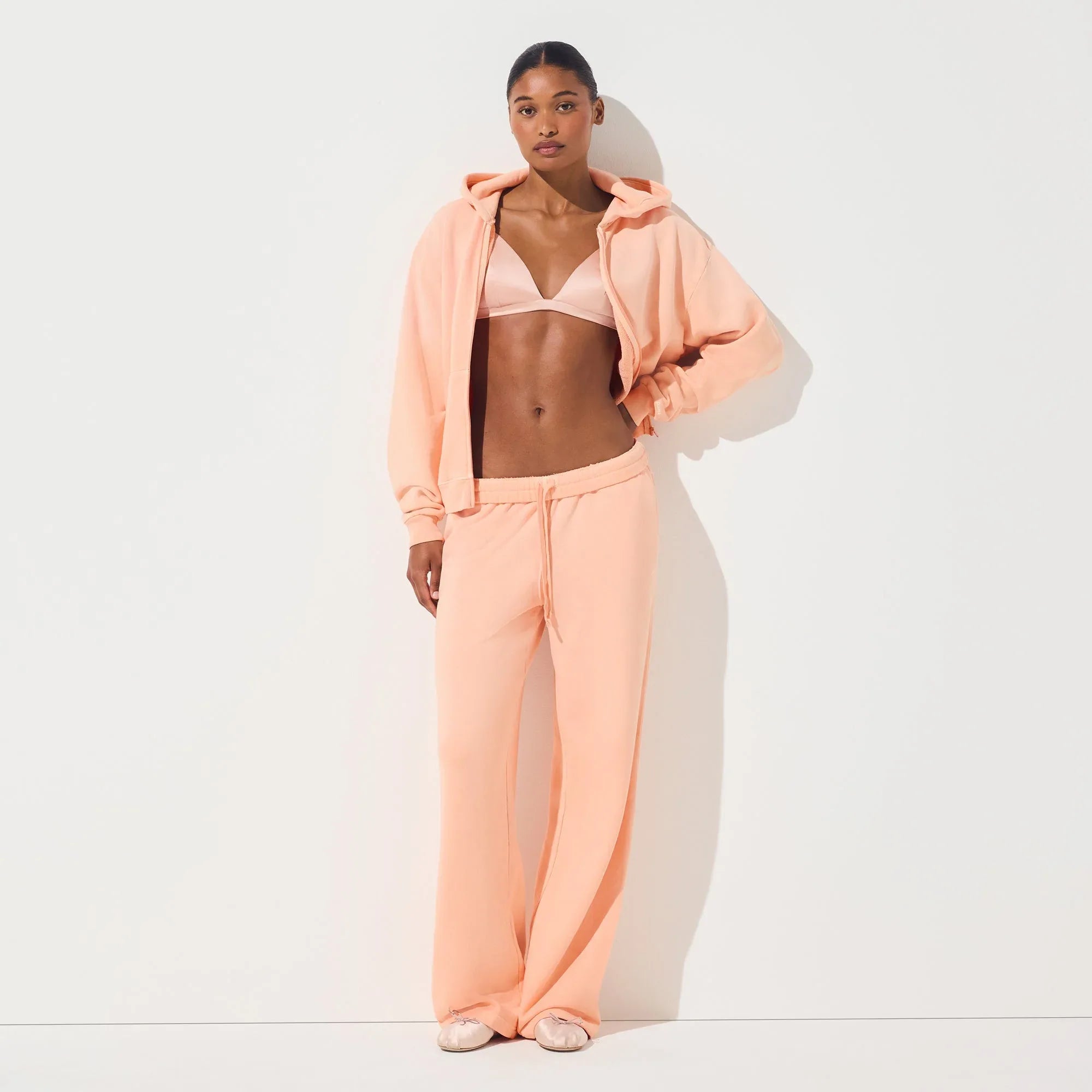 SKIMS FRENCH TERRY STRAIGHT LEG PANT | CANTALOUPE - PANTOLON - My Suti