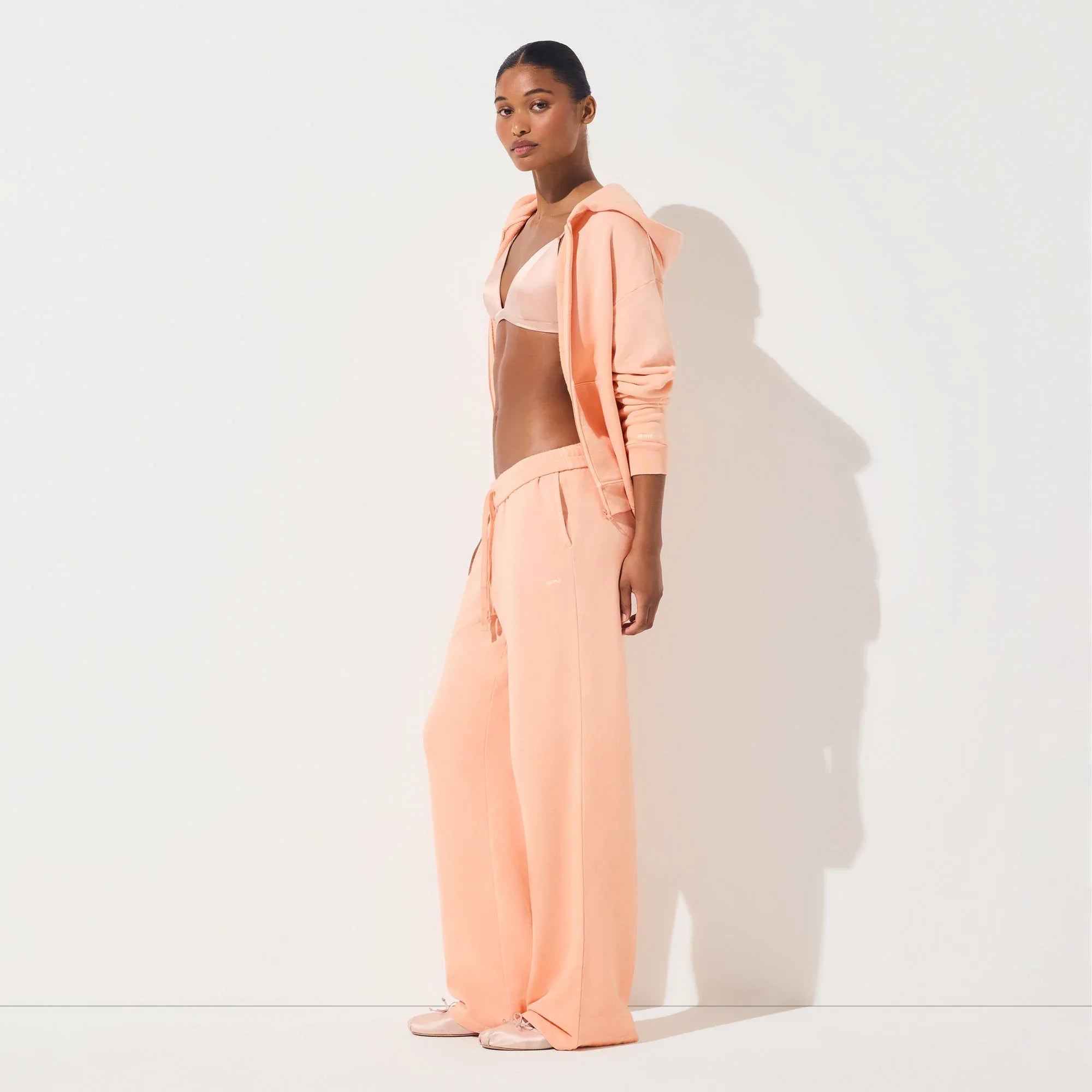 SKIMS FRENCH TERRY STRAIGHT LEG PANT | CANTALOUPE - PANTOLON - My Suti