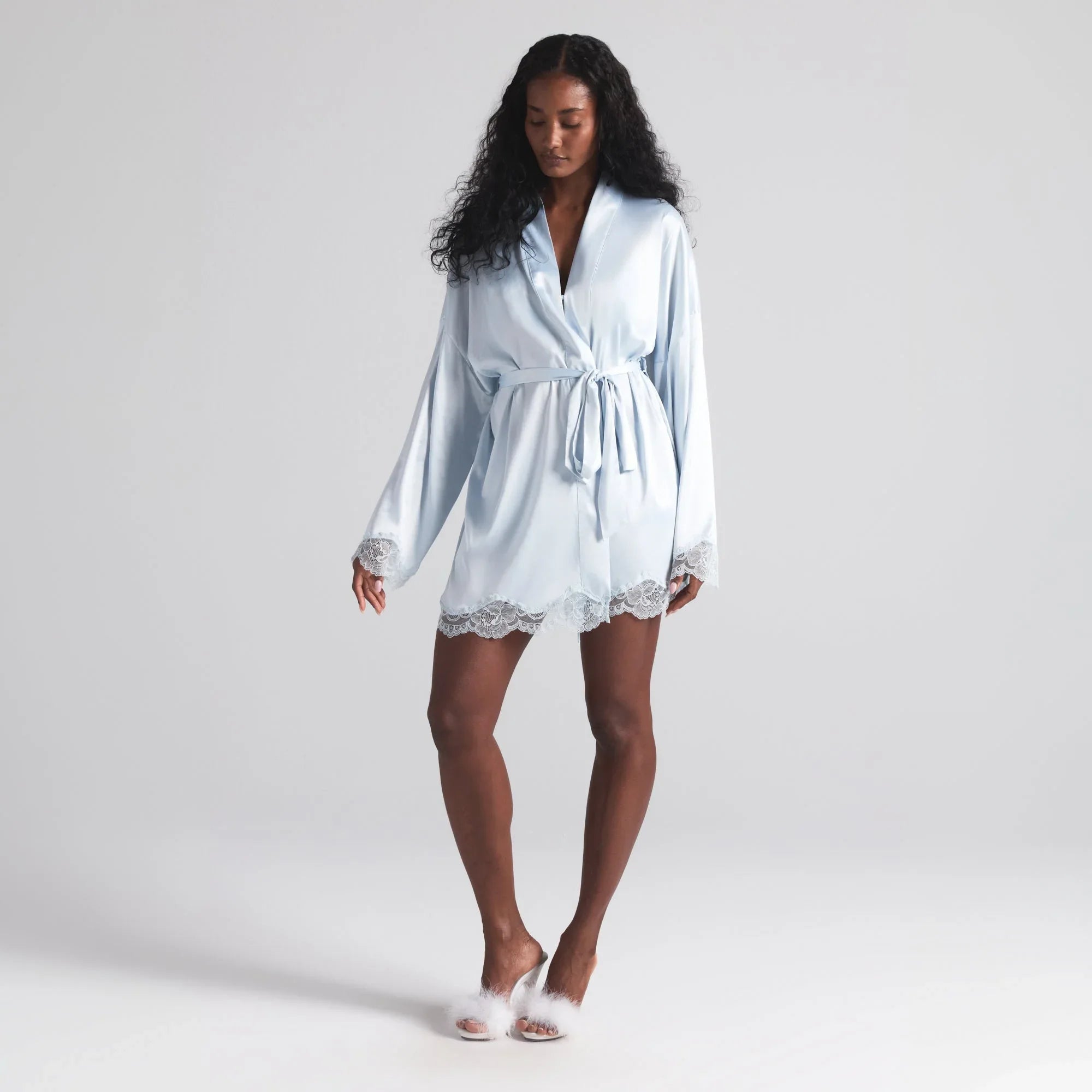 SKIMS WOVEN SHINE LACE ROBE | CLOUD - ROBE - My Suti