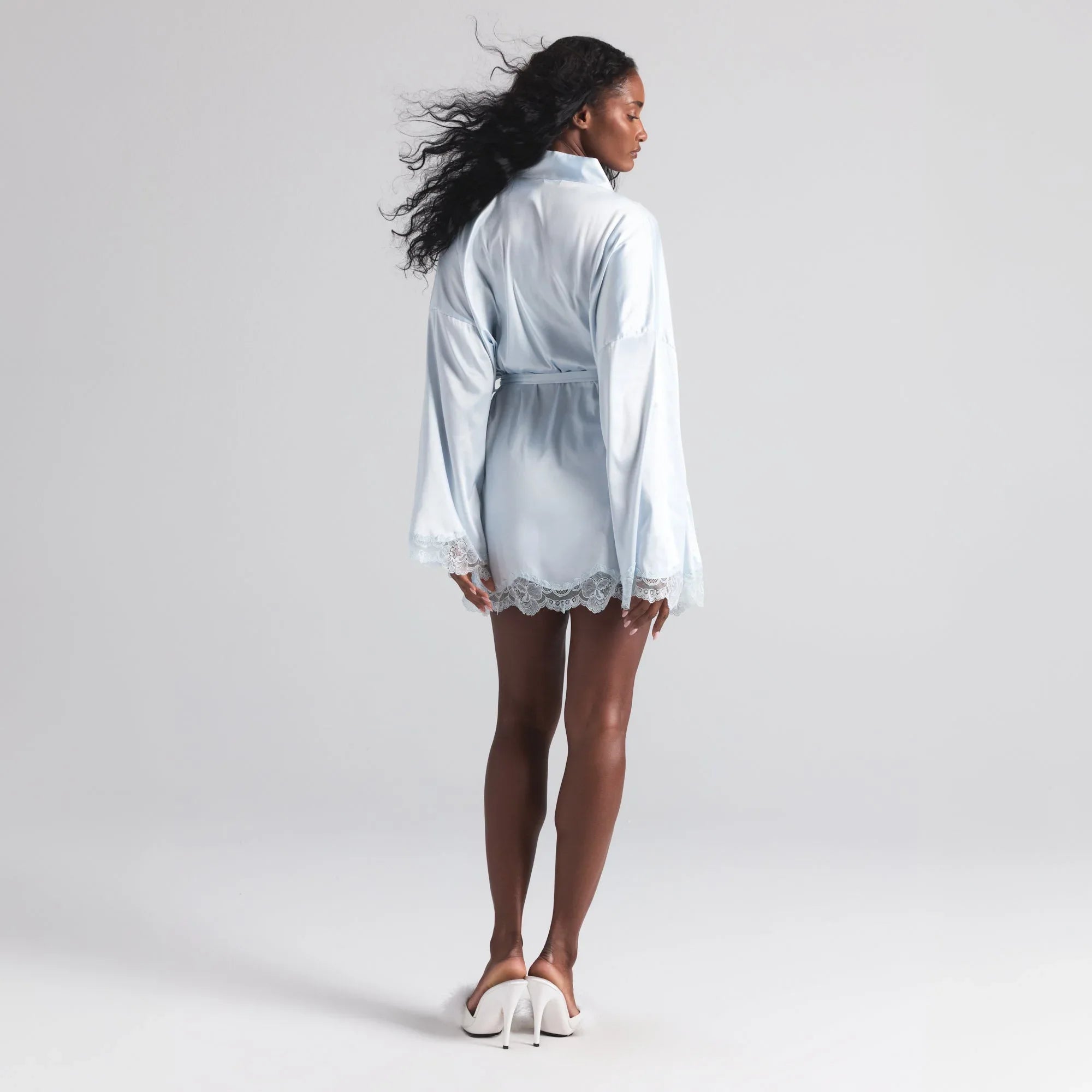 SKIMS WOVEN SHINE LACE ROBE | CLOUD - ROBE - My Suti