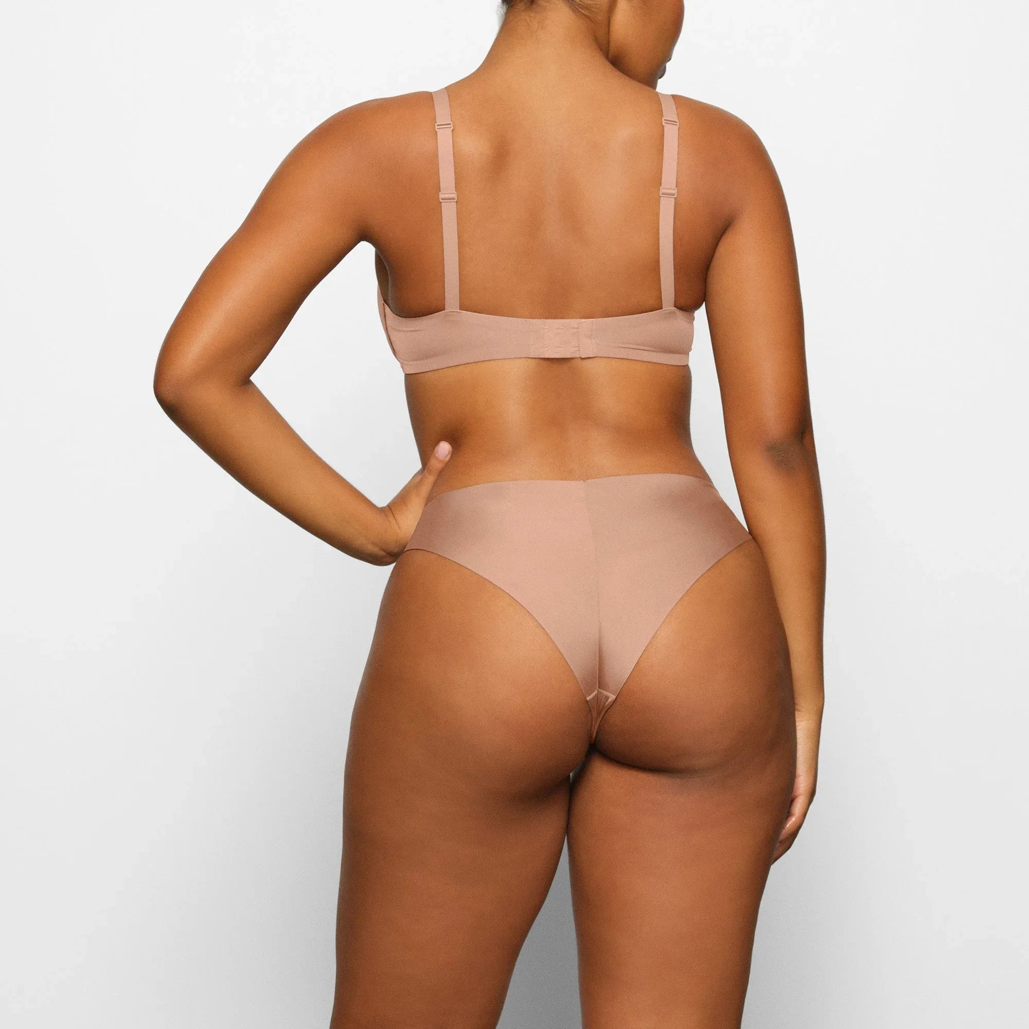 SKIMS WIRELESS FORM PUSH-UP PLUNGE BRA | SIENNA - SÜTYEN - My Suti