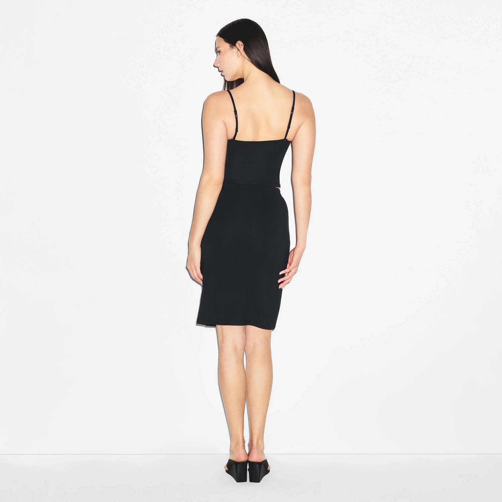 SKIMS SMOOTH LAYERS SCOOP NECK CAMI | OBSIDIAN - KAMİZEL - My Suti