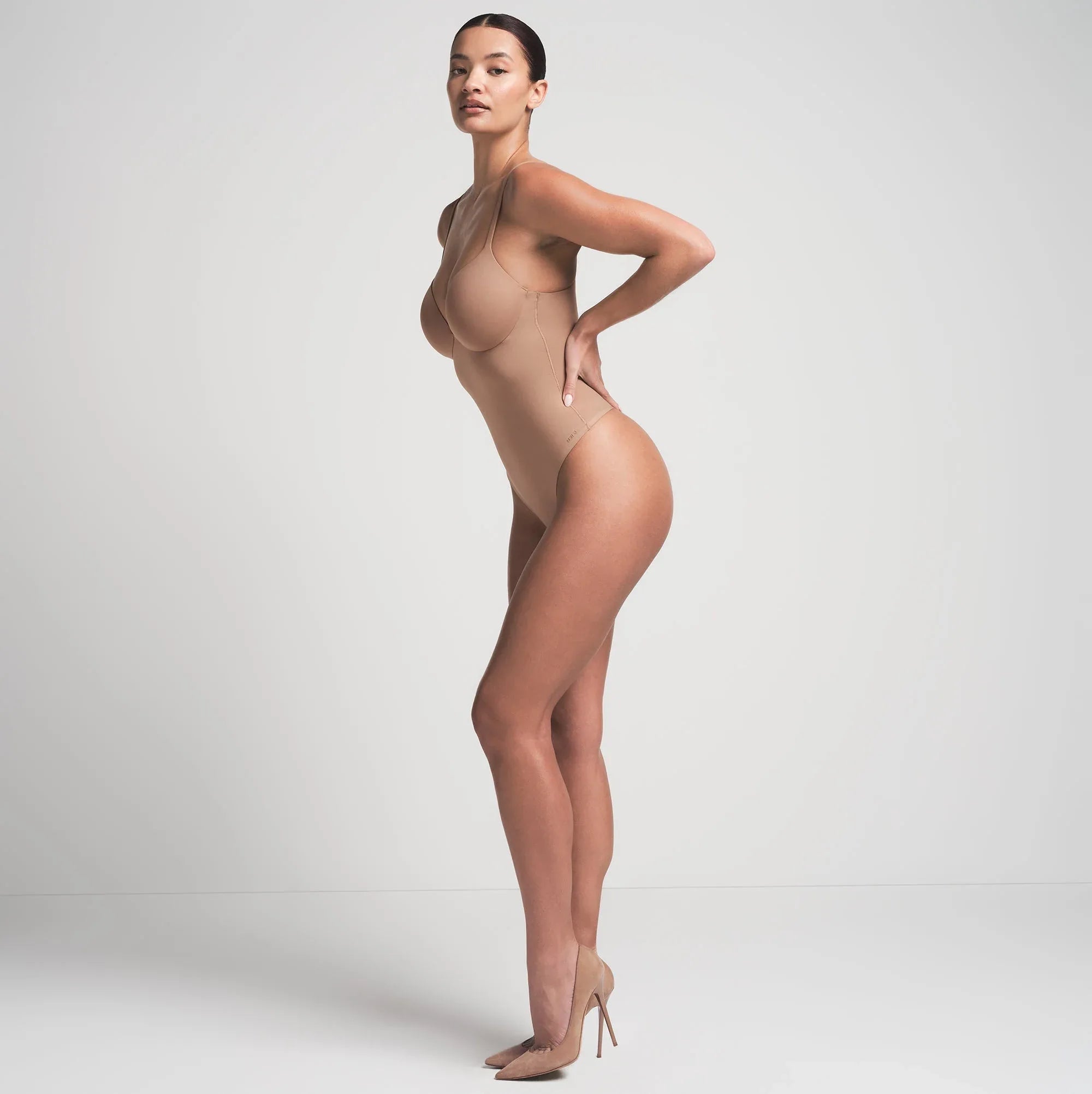 SKIMS ULTIMATE BODY PUSH-UP THONG BODYSUIT | SIENNA - BODYSUIT - My Suti