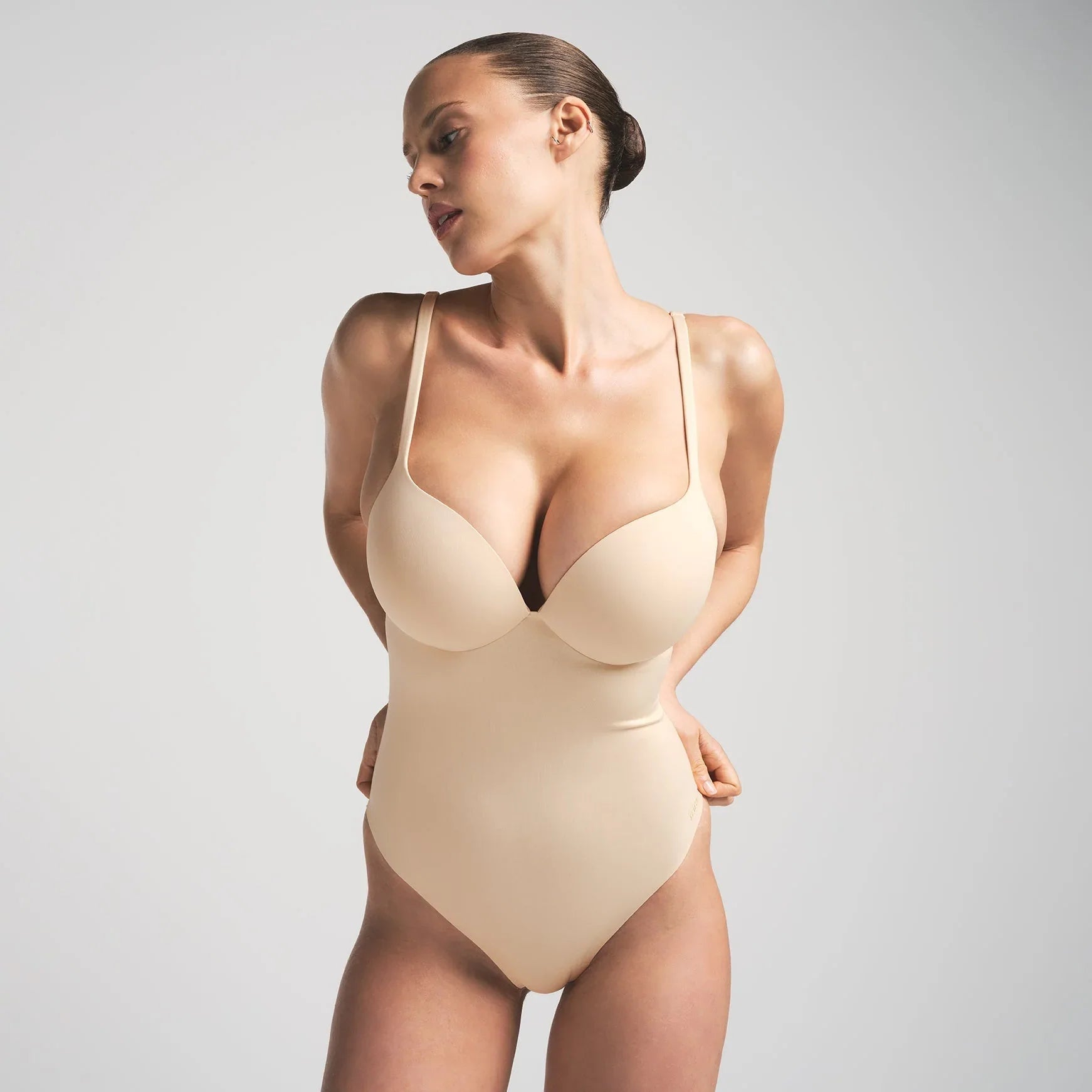 SKIMS ULTIMATE BODY PUSH-UP THONG BODYSUIT | SAND - BEDEN KORUYUCU TULUM - My Suti