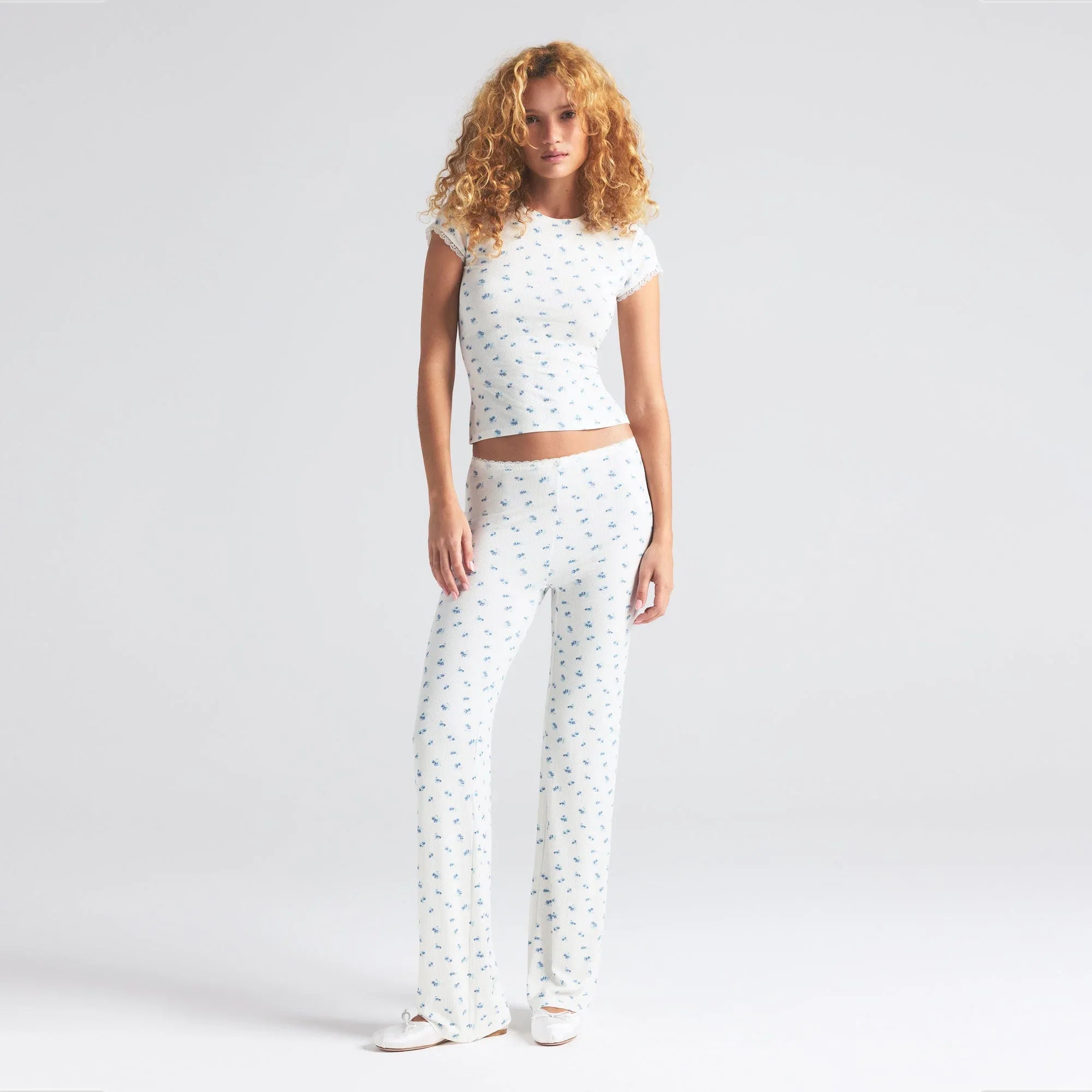 SKIMS SOFT LOUNGE LACE T-SHIRT | BLUE GARDEN PRINT - TİŞÖRT - My Suti