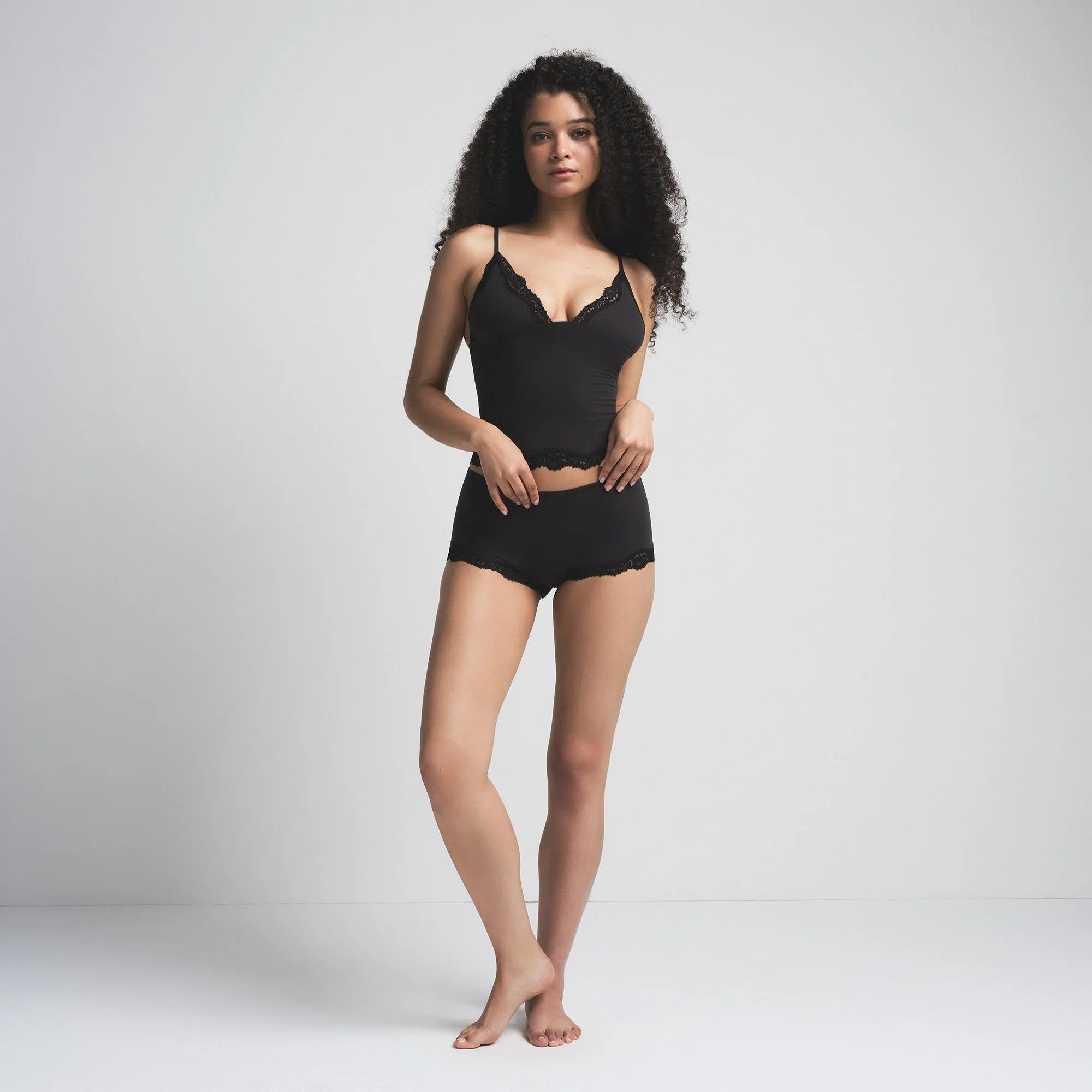 SKIMS FITS EVERYBODY LACE TRIANGLE CAMI AND BOY SHORT SET | ONYX - TAKIM - My Suti