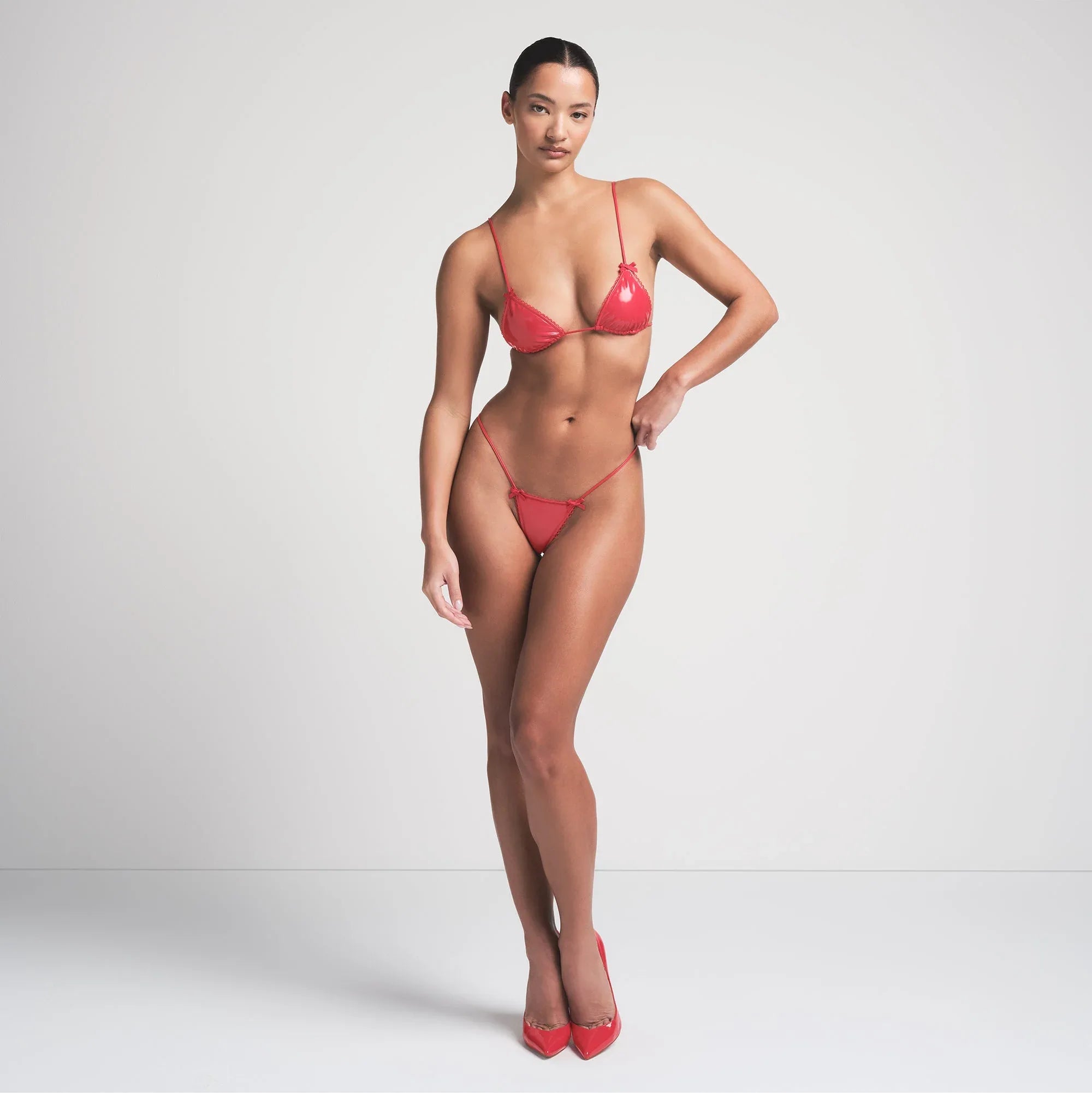 SKIMS VINYL MICRO T-STRING THONG | RED - İP THONG - My Suti