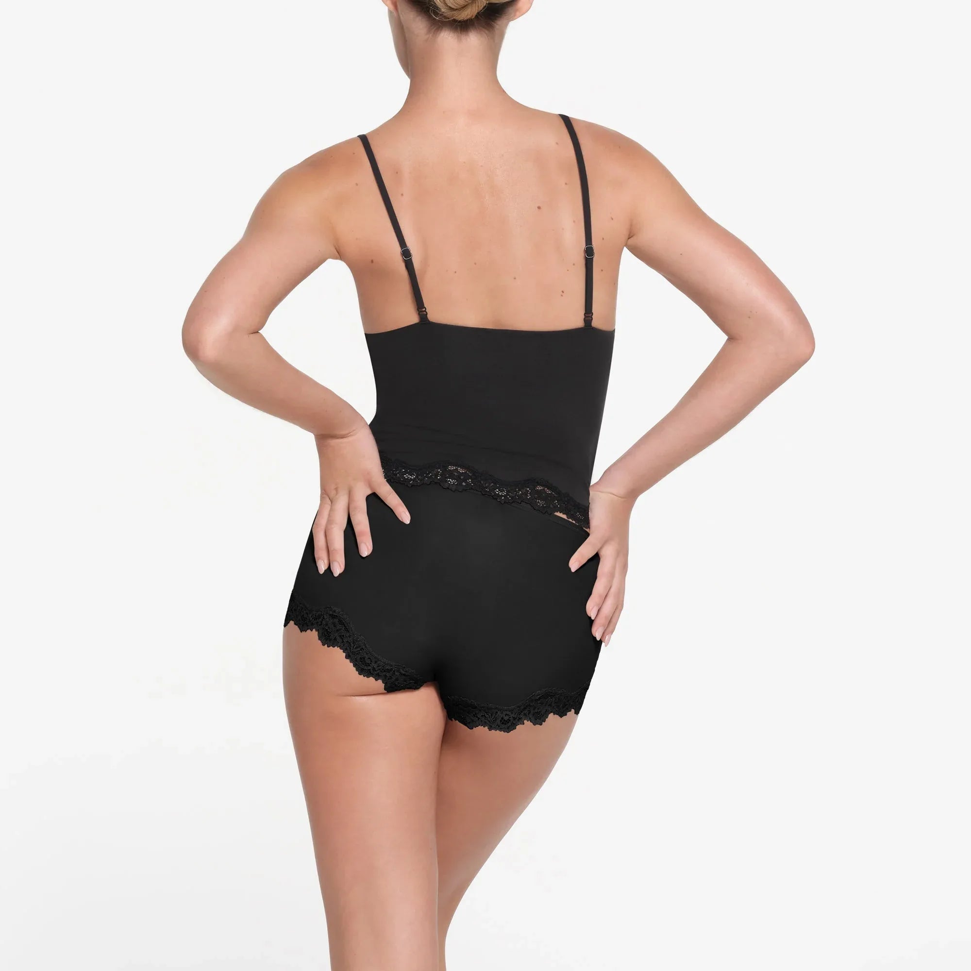 SKIMS FITS EVERYBODY LACE TRIANGLE CAMI | ONYX - TİŞÖRT - My Suti