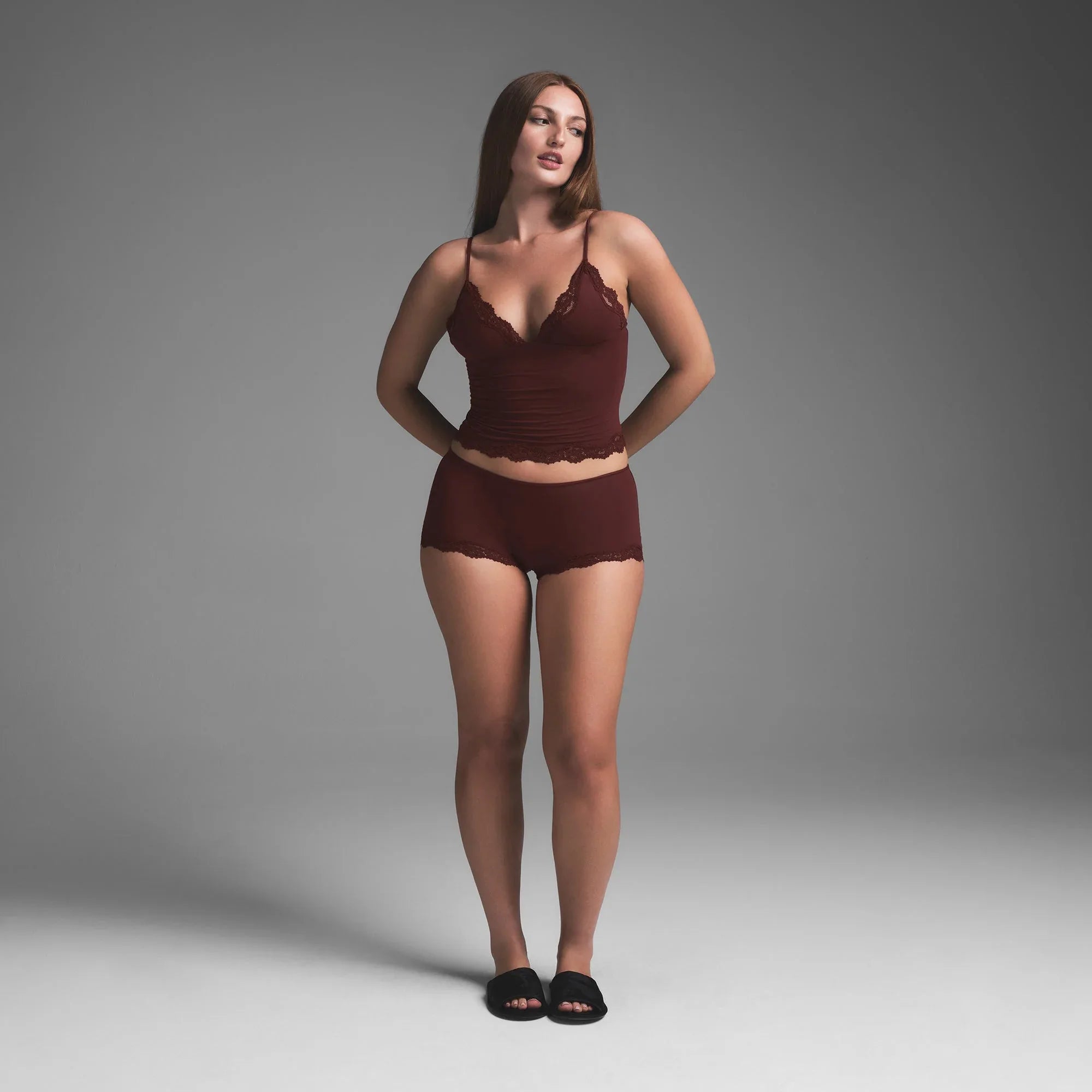 SKIMS FITS EVERYBODY LACE TRIANGLE CAMI | OXBLOOD - KAMİZOL - My Suti