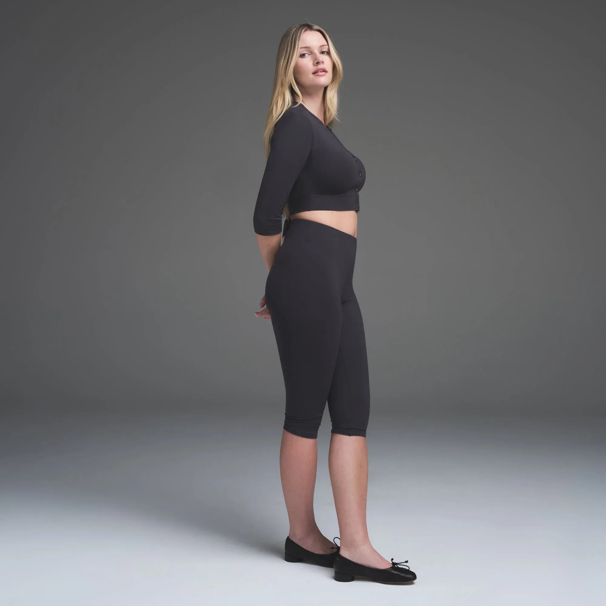 SKIMS SMOOTH LAYERS CROPPED CARDIGAN | GRAPHITE - HIRKA - My Suti