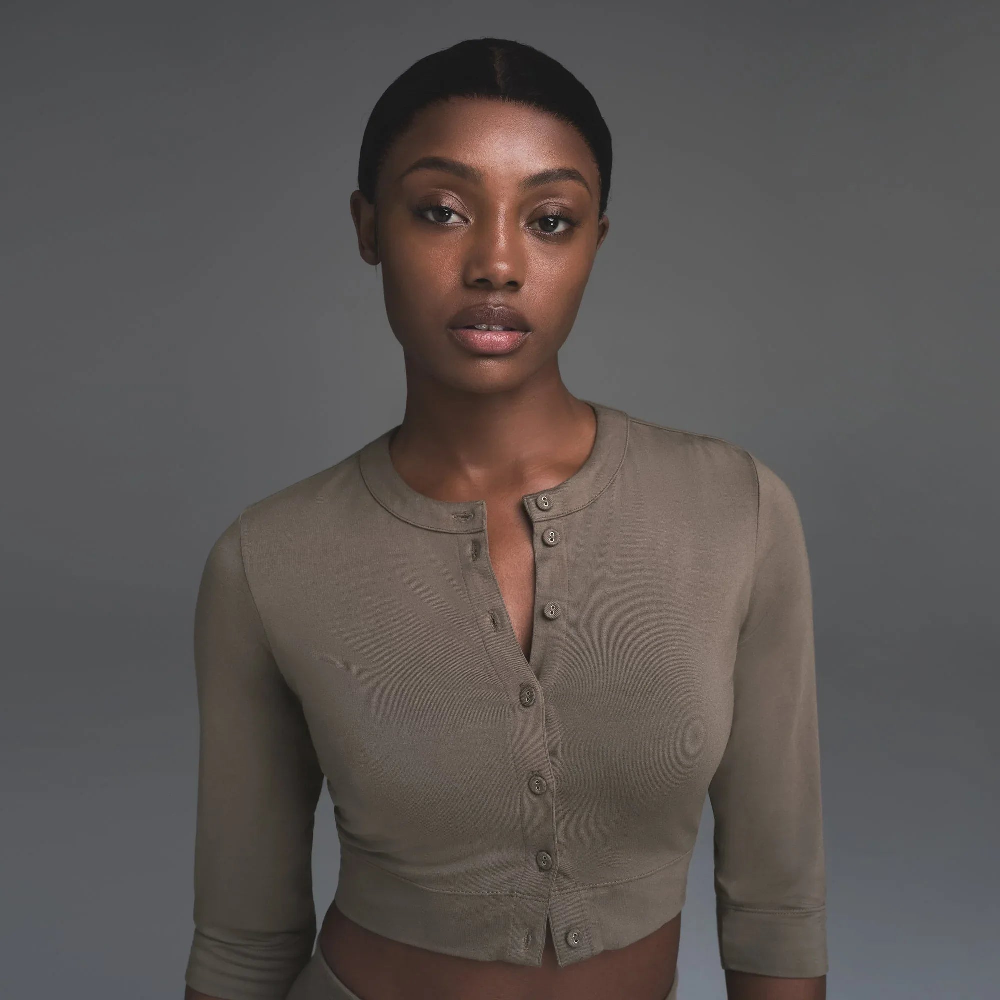 SKIMS SMOOTH LAYERS CROPPED CARDIGAN | TRUFFLE - HIRKA - My Suti