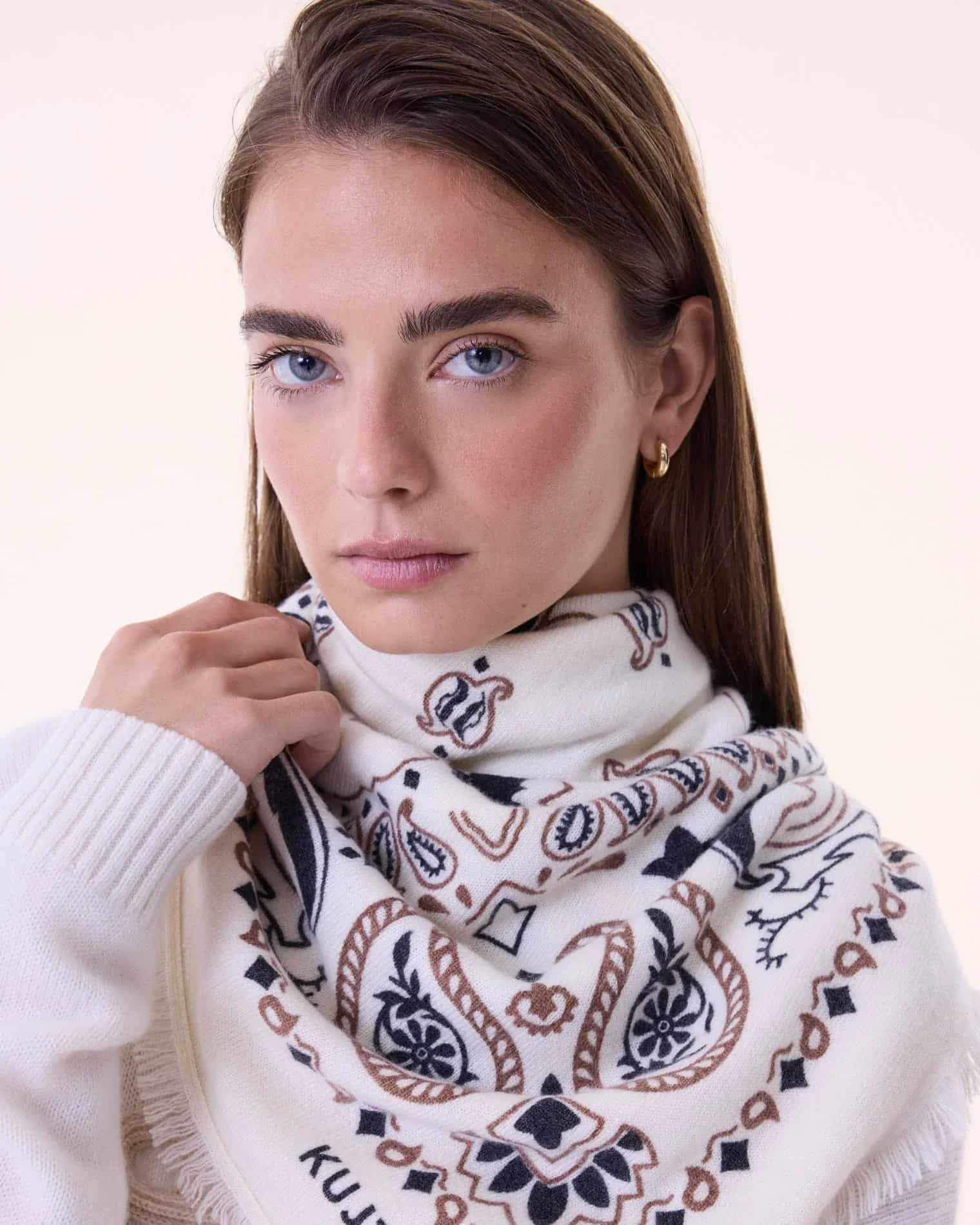 KUJTEN Large Bandana Hachiko Feather Bico White - Bandana - My Suti